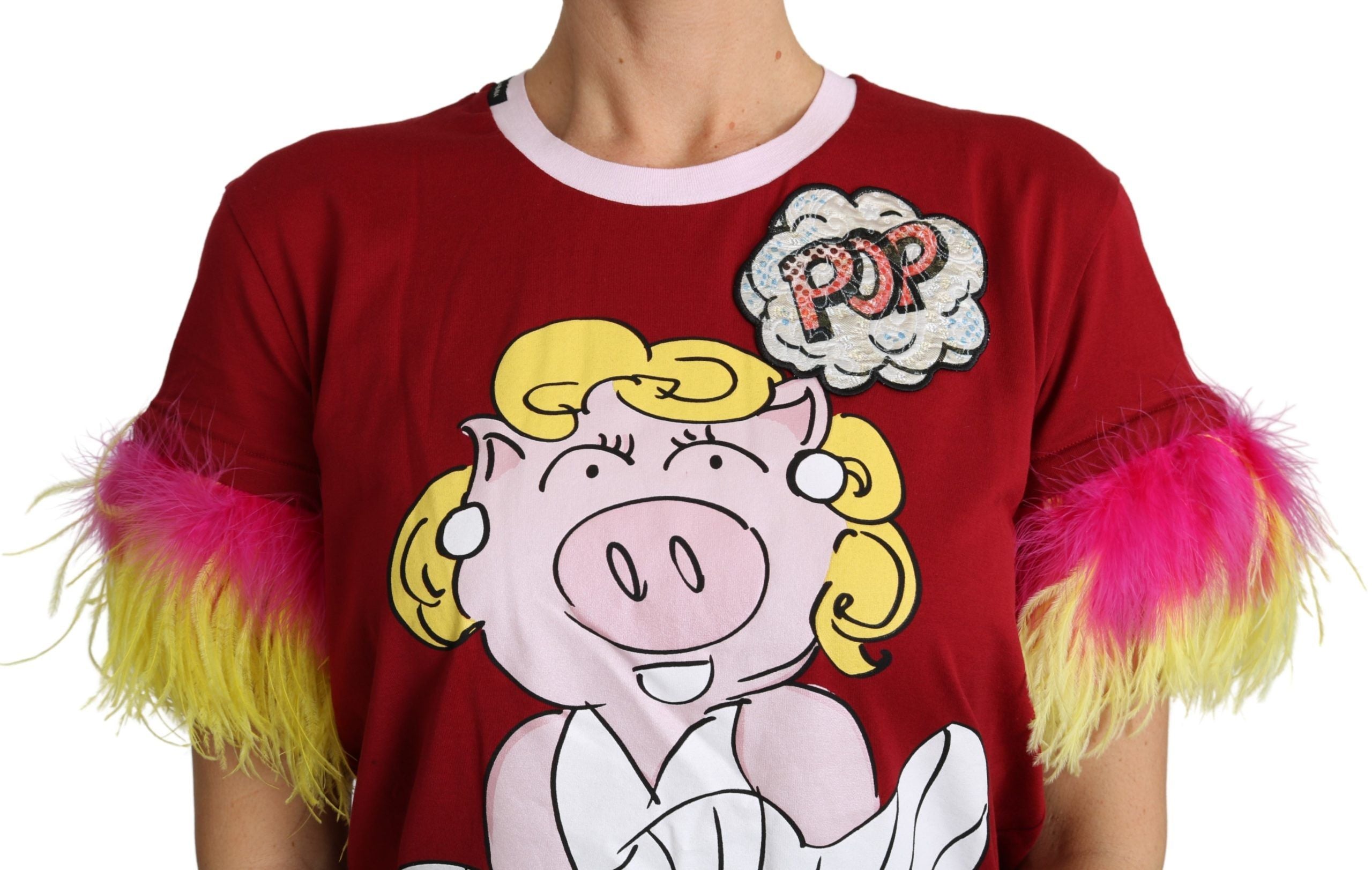 T-shirt met rode varkensprint en verenmouwen