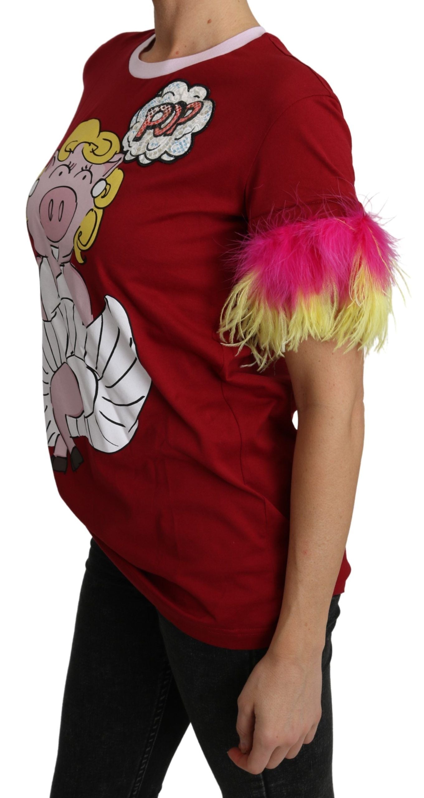 T-shirt met rode varkensprint en verenmouwen