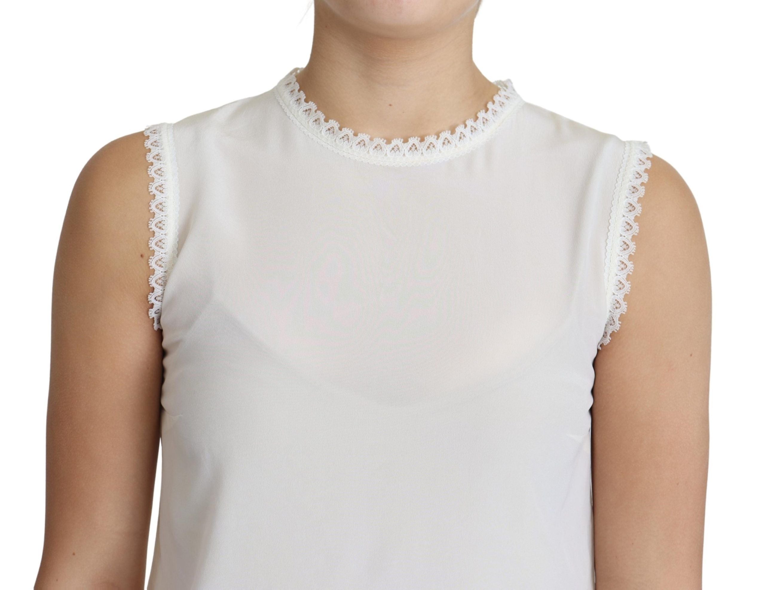Witte blouse met zijden kanten afwerking en mouwloze top