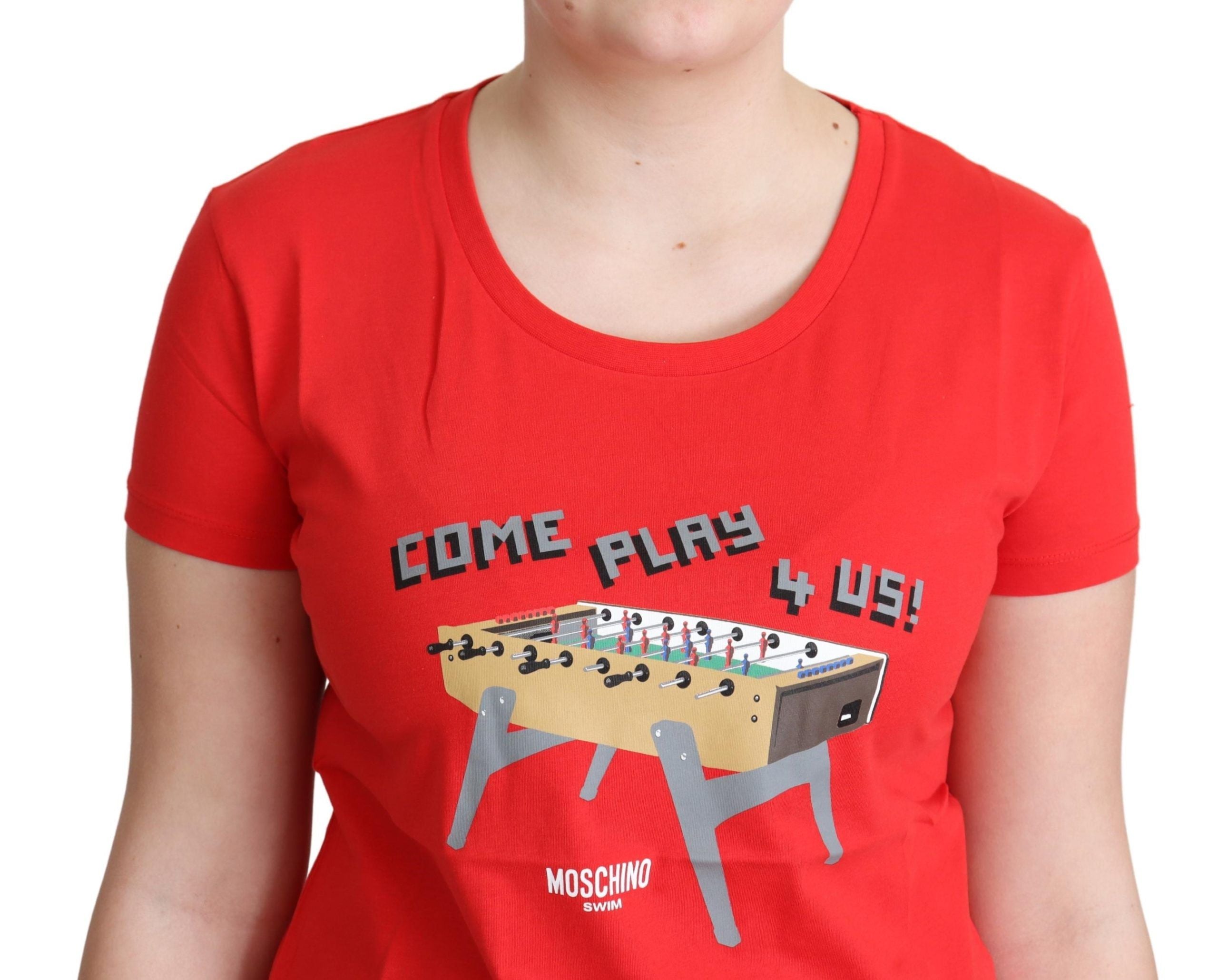 Rode katoenen blouse met print en Come Play 4 Us-print
