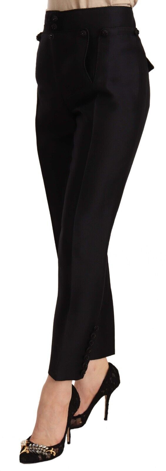 Zwarte, met knopen versierde cropped broek met hoge taille