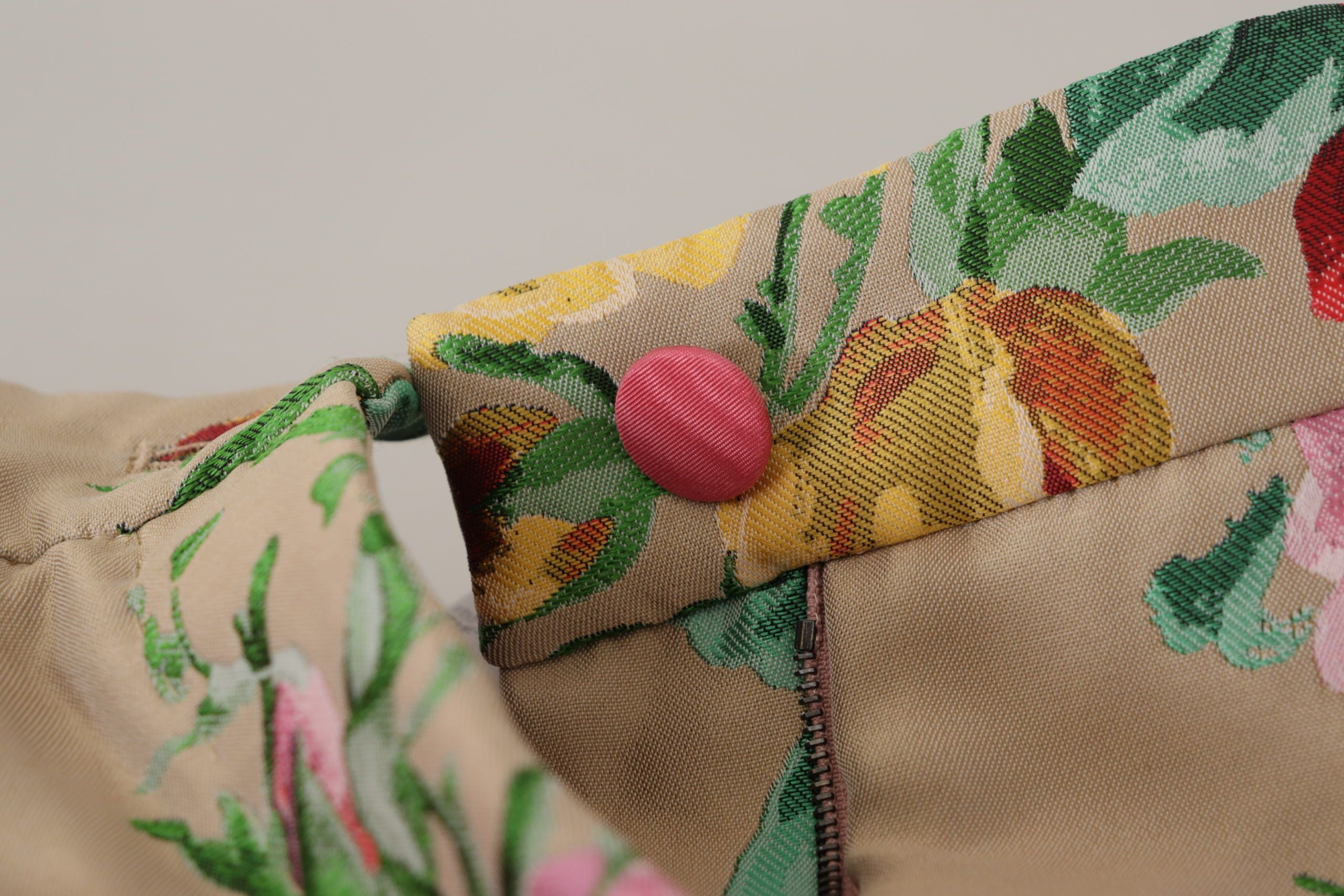 Beige bloemenjurk, formele hoge taille broek