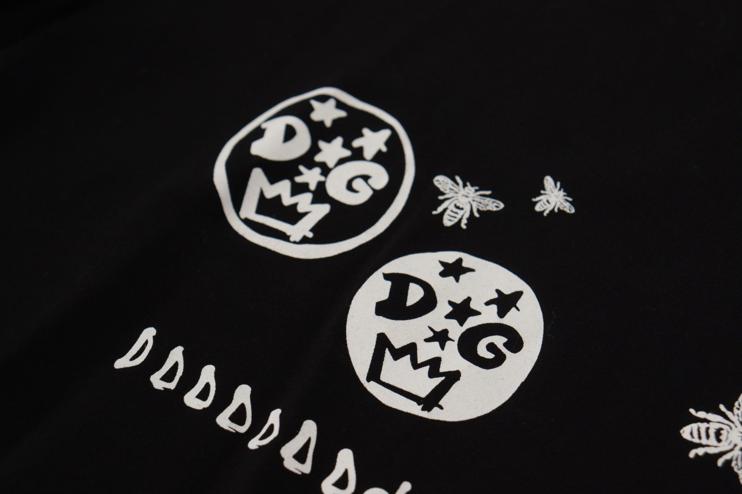 Zwart katoenen T-shirt met ronde hals en logomotief