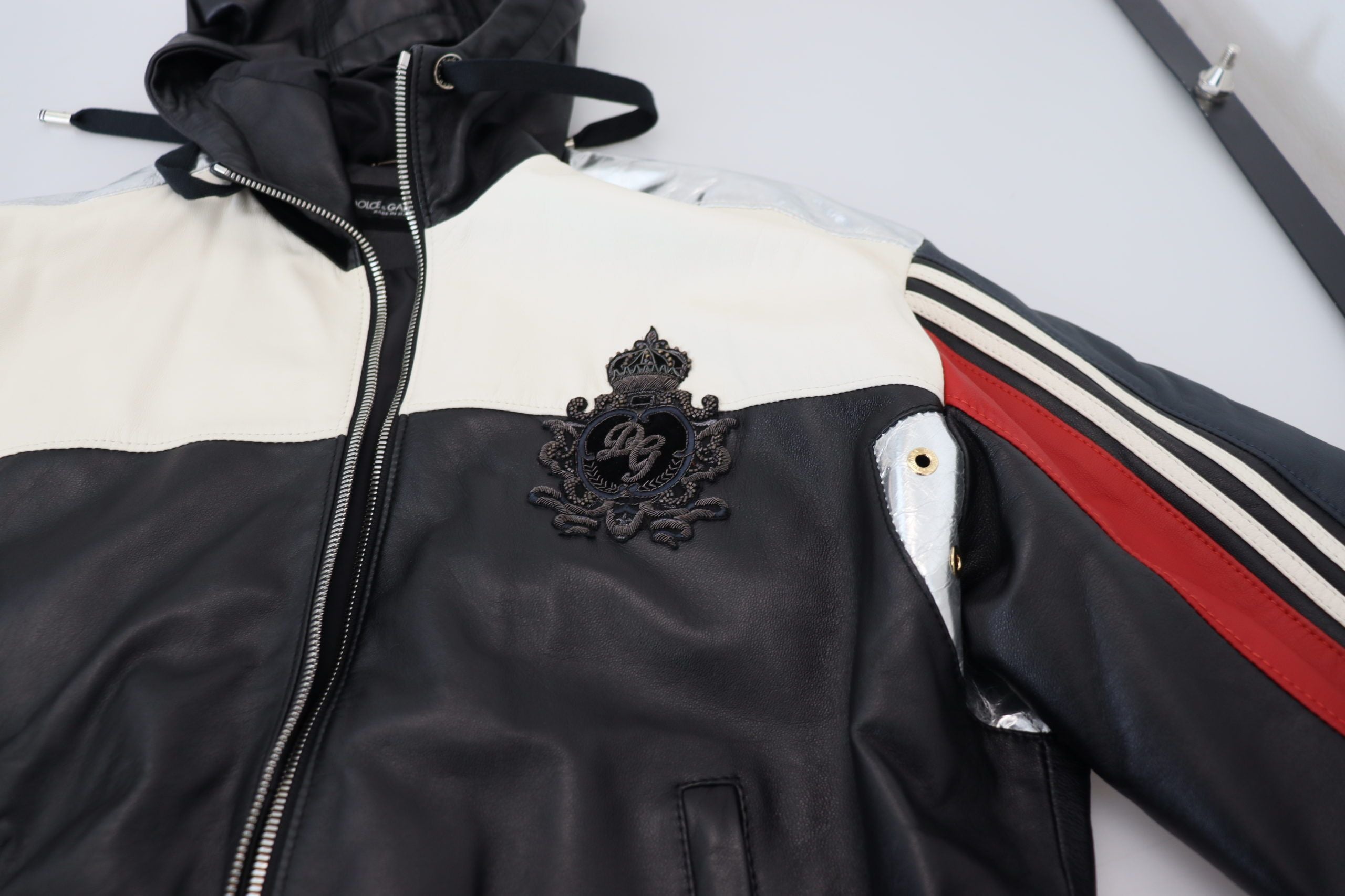 Zwarte leren blousonjas met capuchon