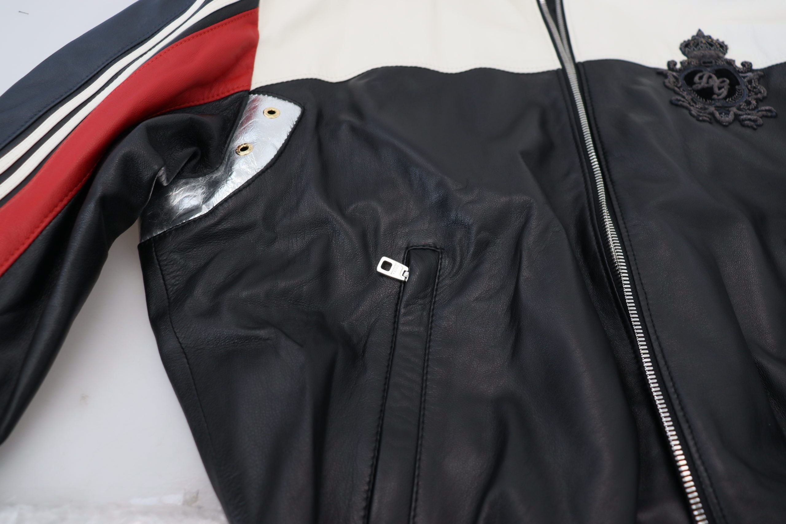Zwarte leren blousonjas met capuchon