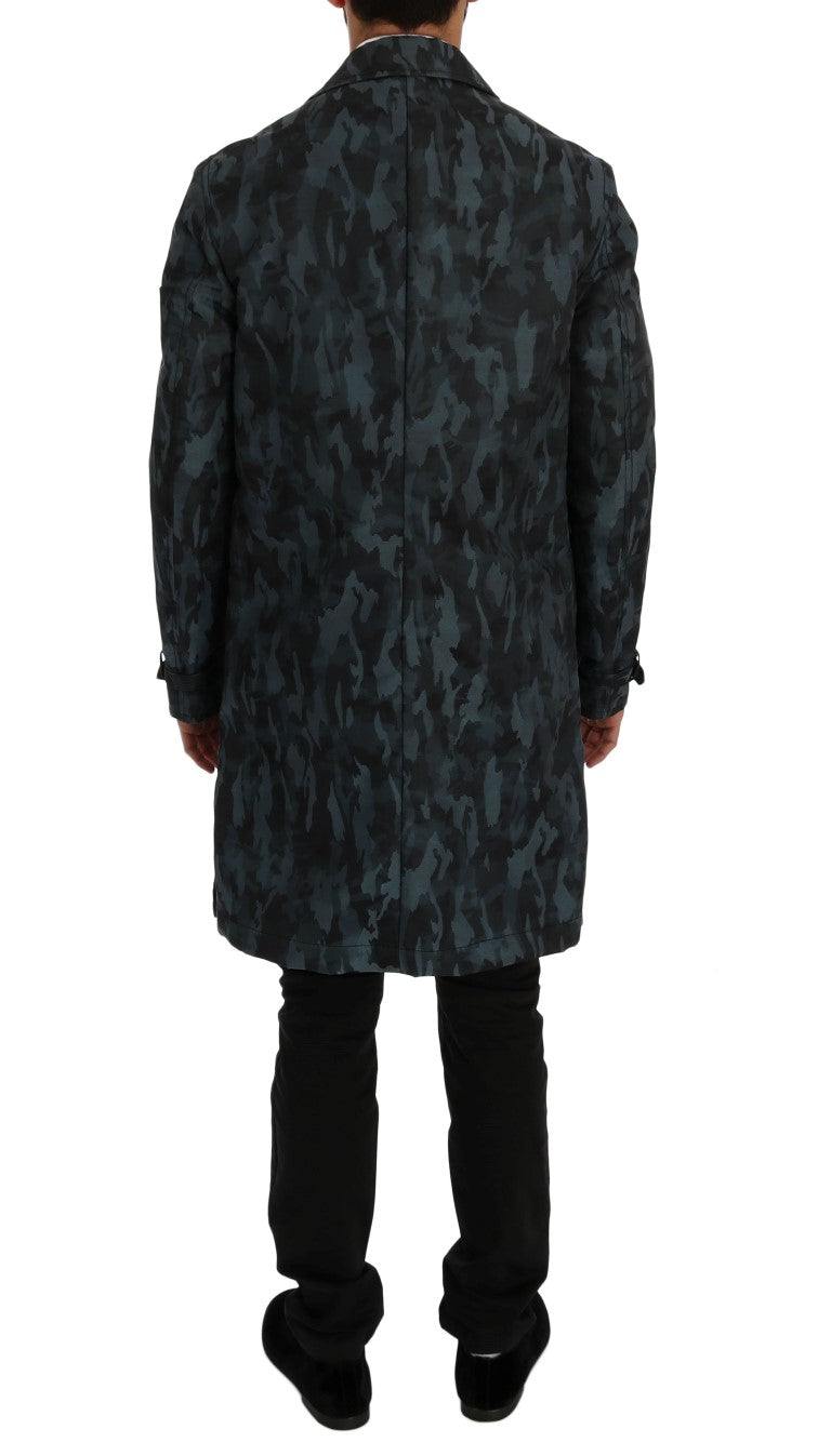 Blauwe camouflage loopgraaf