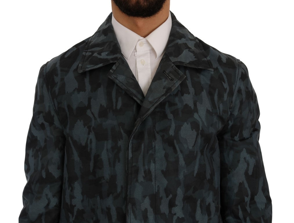 Blauwe camouflage loopgraaf