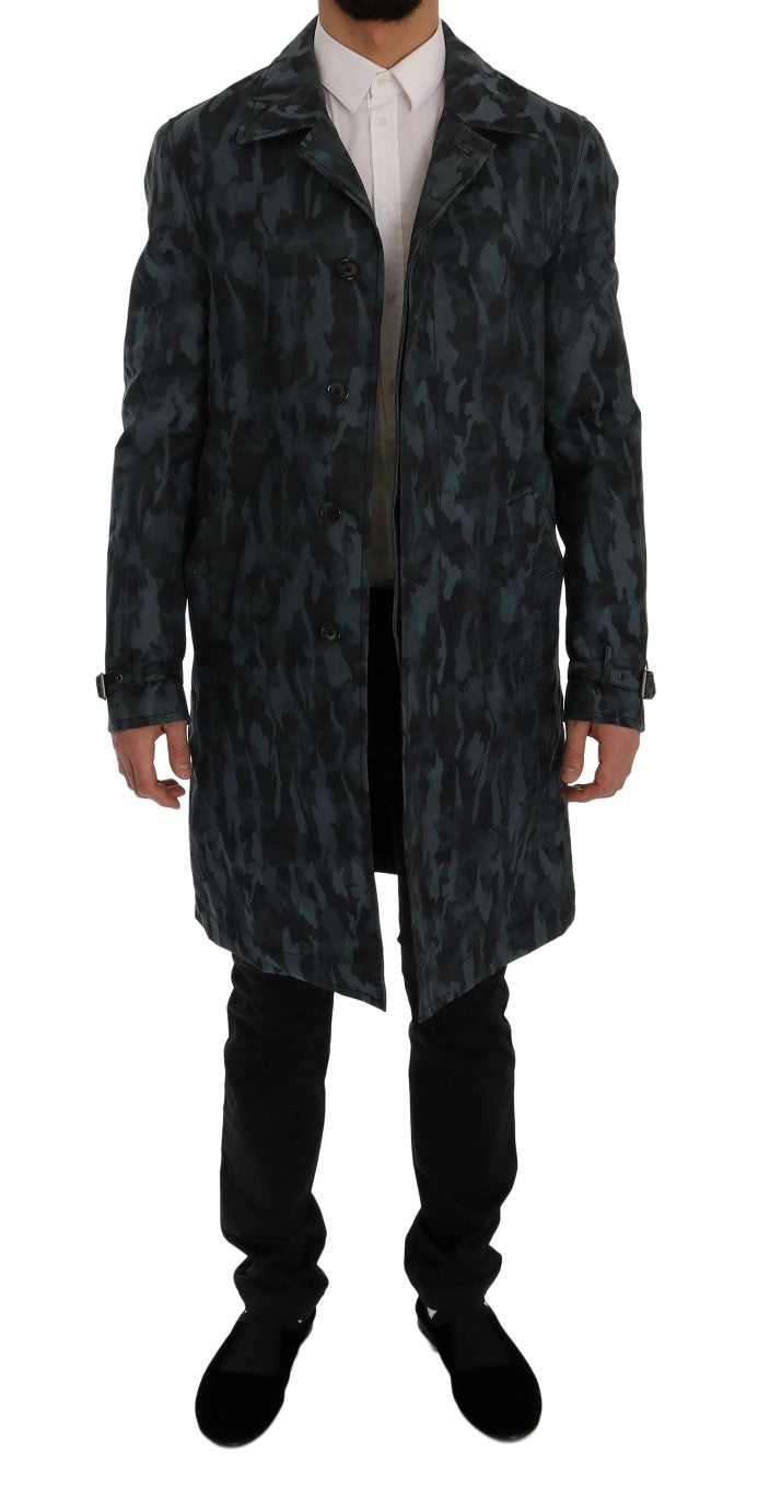 Blauwe camouflage loopgraaf