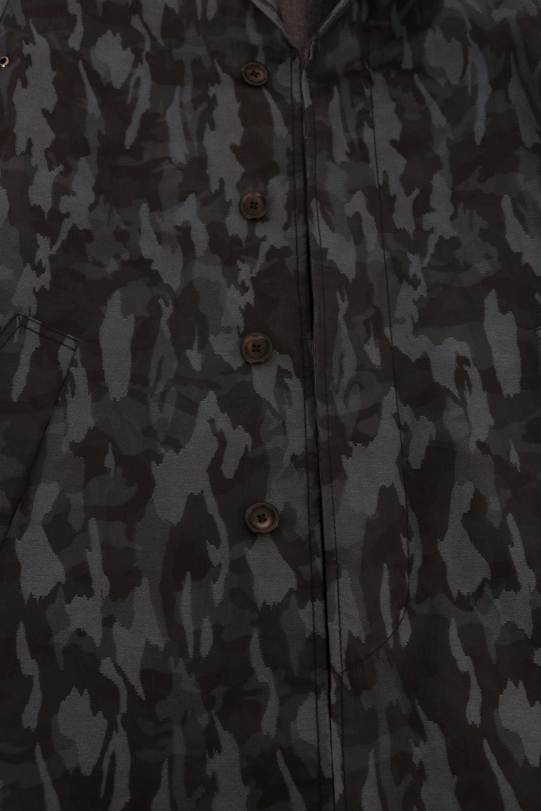 Blauwe camouflage loopgraaf