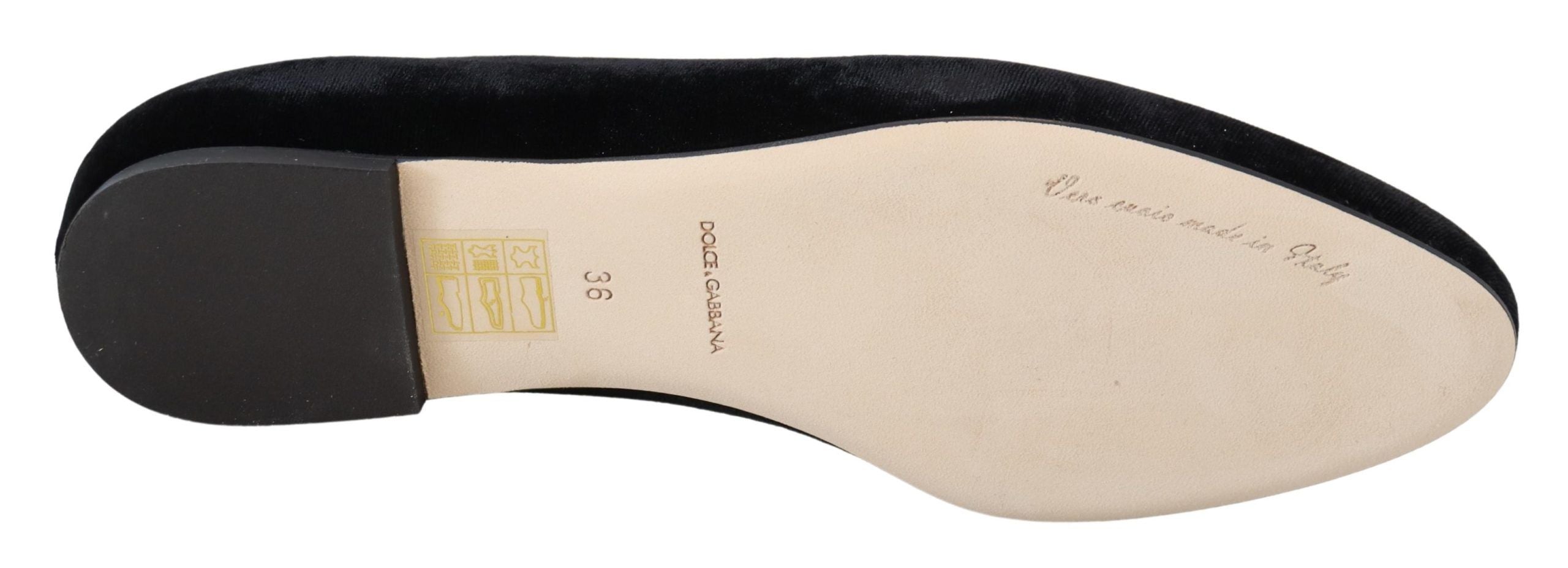 Zwarte fluwelen instappers, loafers en platte schoenen