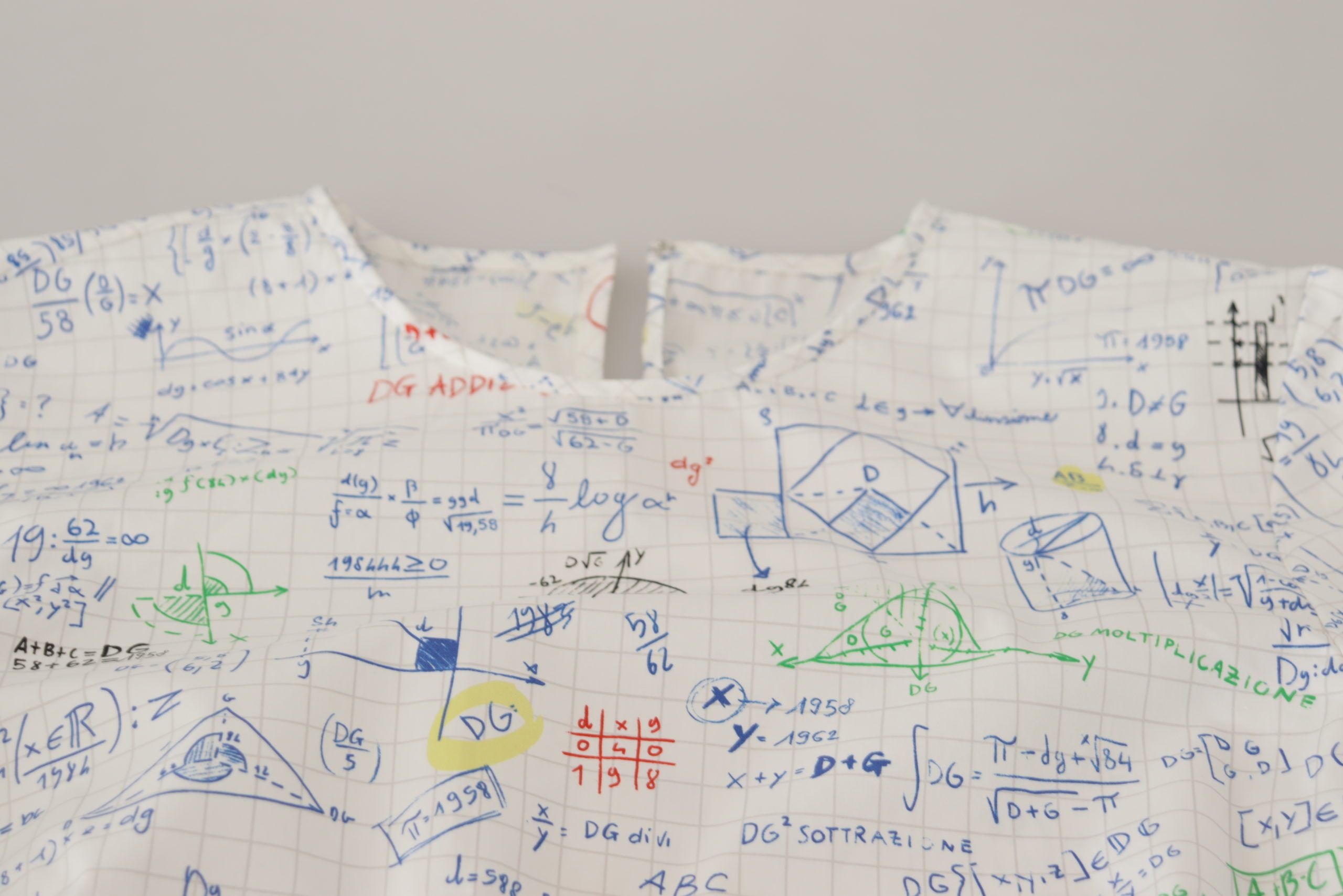 Witte katoenen top met korte mouwen en algebraprint