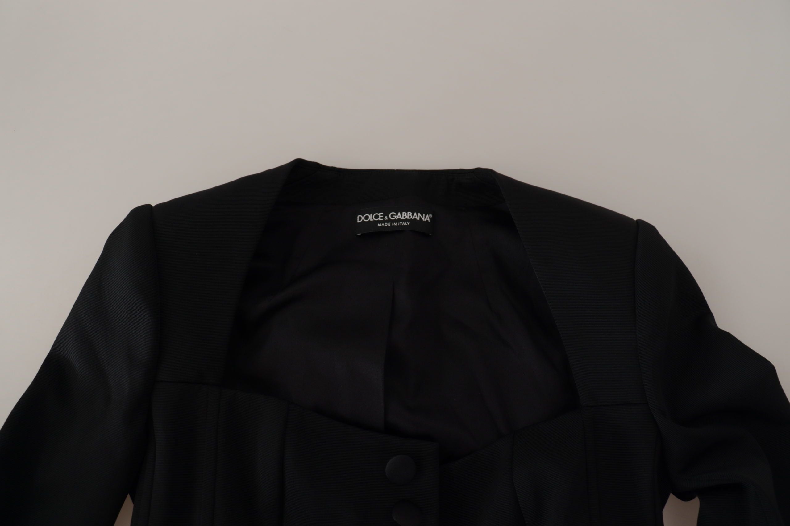 Zwarte slim fit lange mouwen drukknoopjas