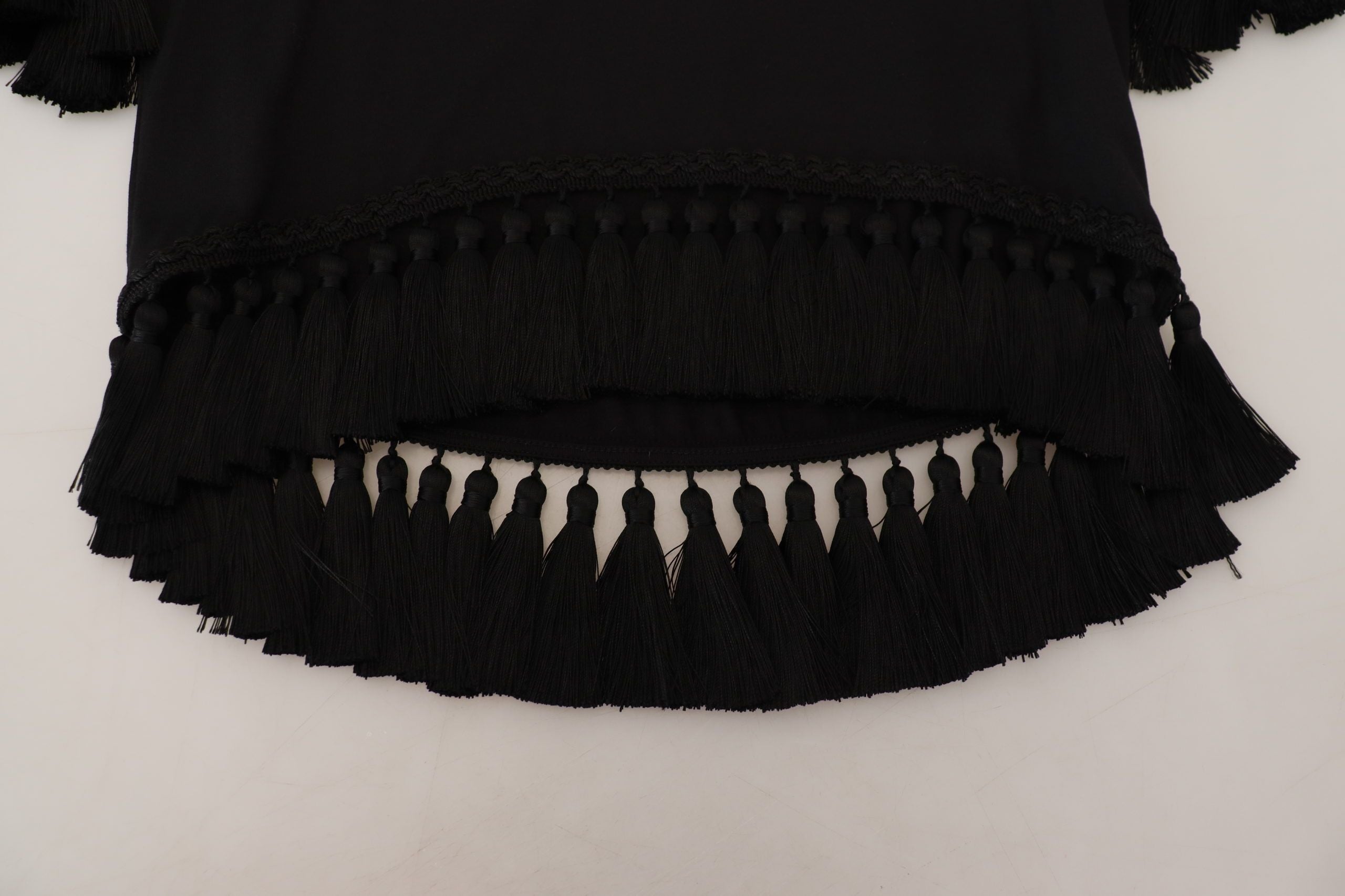 Zwarte T-shirtblouse met kwastjes van katoen