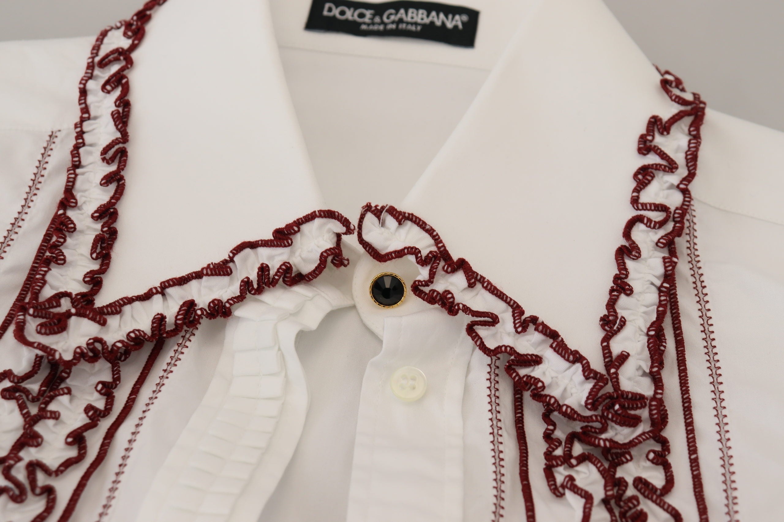 Witte top met lange mouwen en rucheskraag van kant