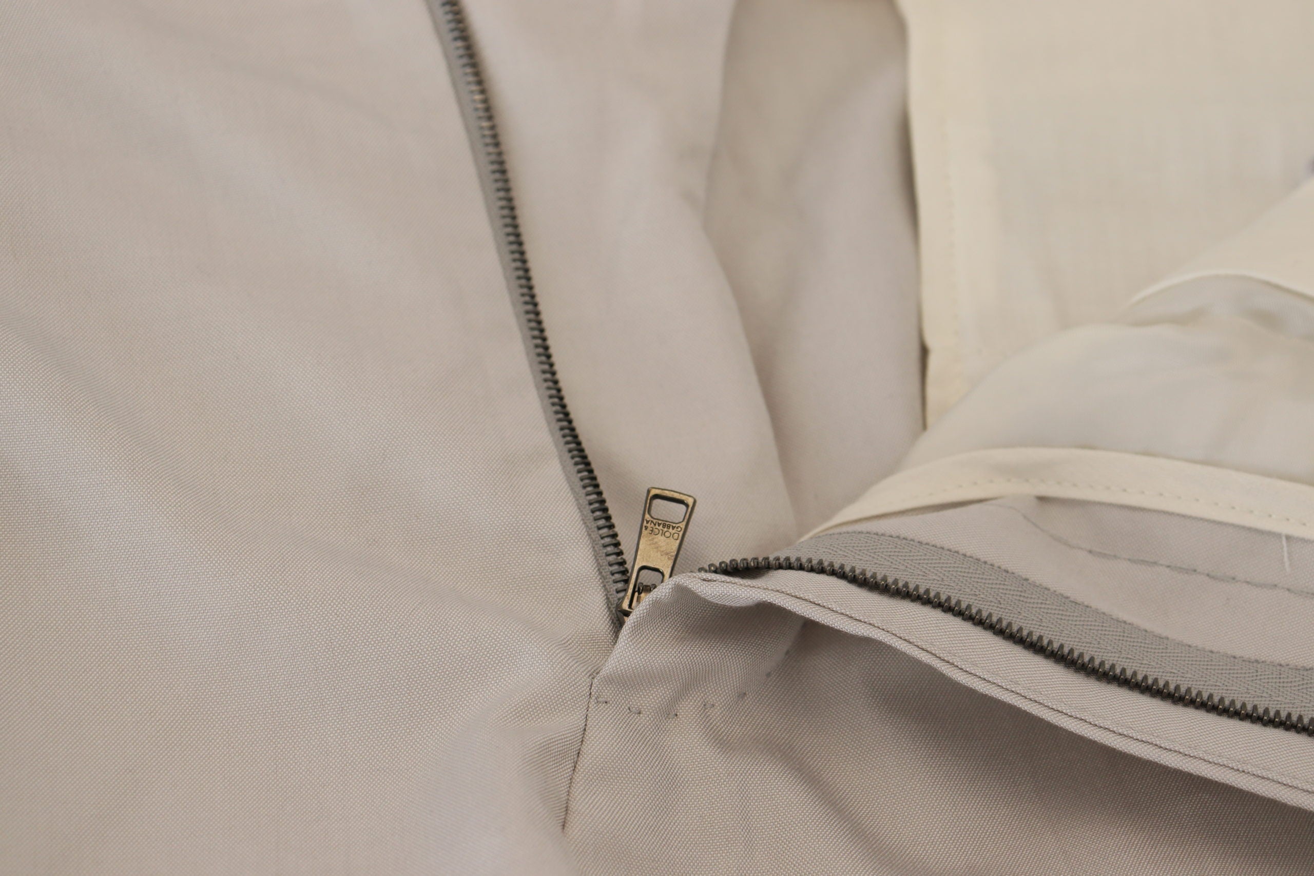 Off White Zijden Chino Broek met Middelhoge Taille