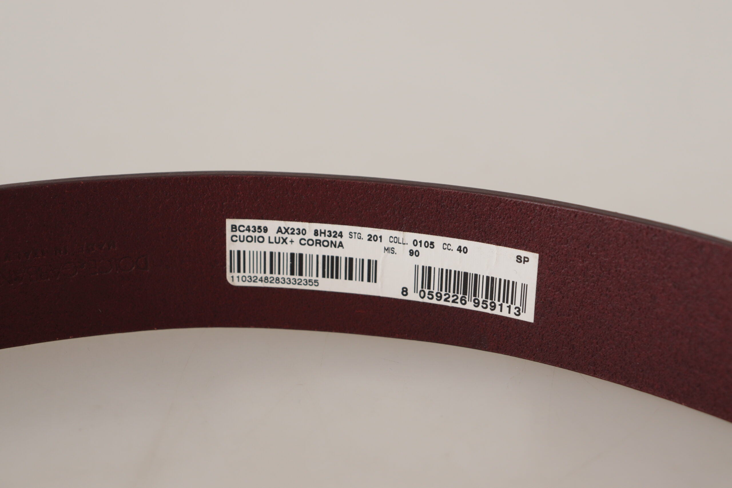 Bruine leren riem met zilveren metalen kroongesp