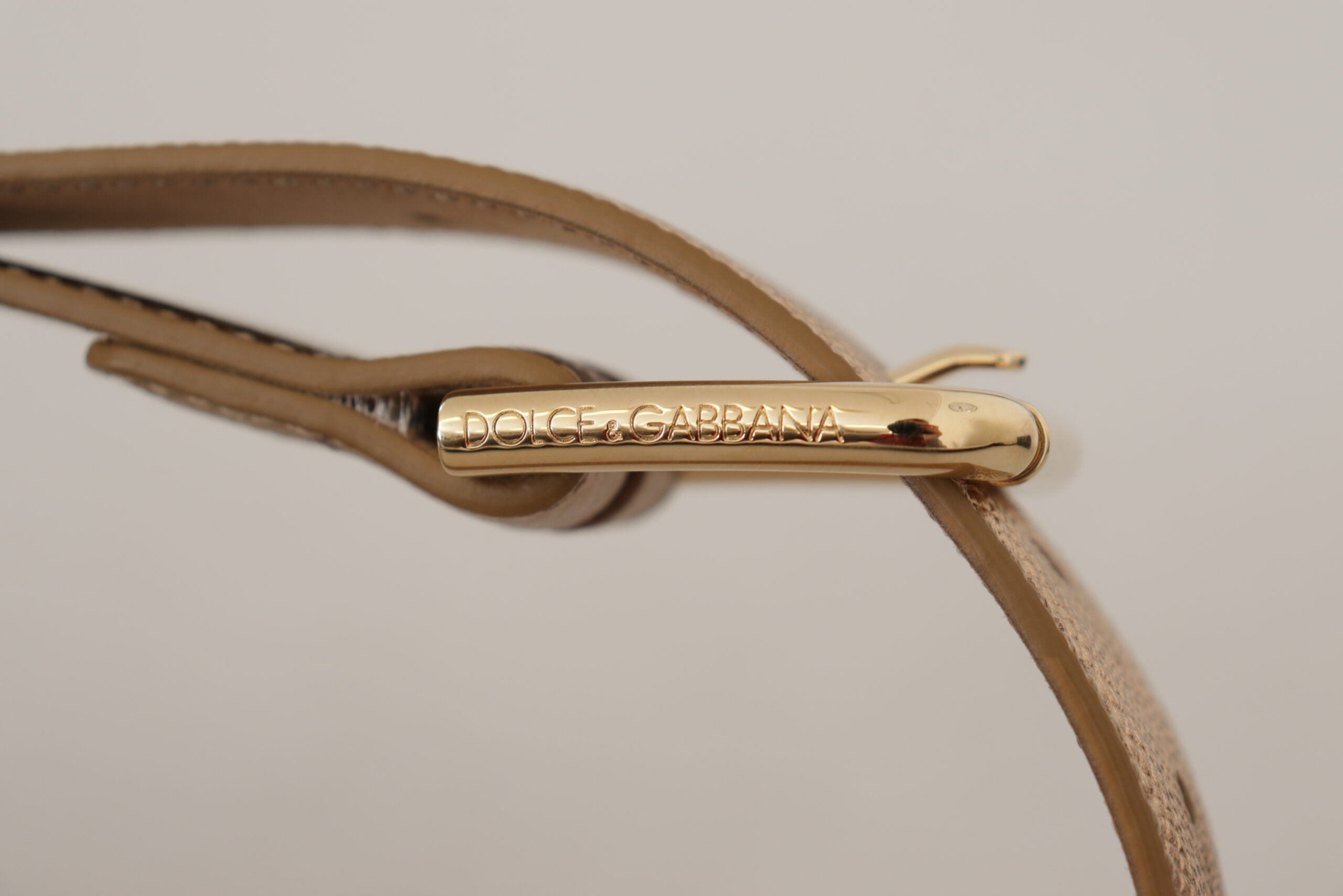 Roségouden leren riem met metalen gesp in metallic tint