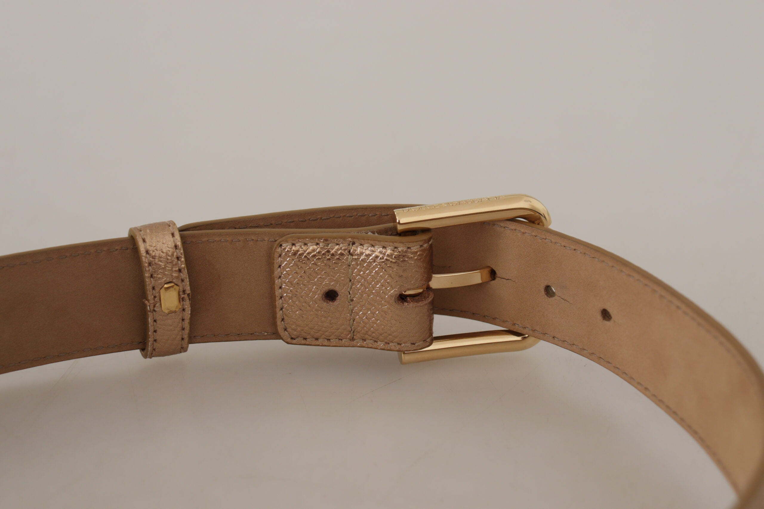 Roségouden leren riem met metalen gesp in metallic tint