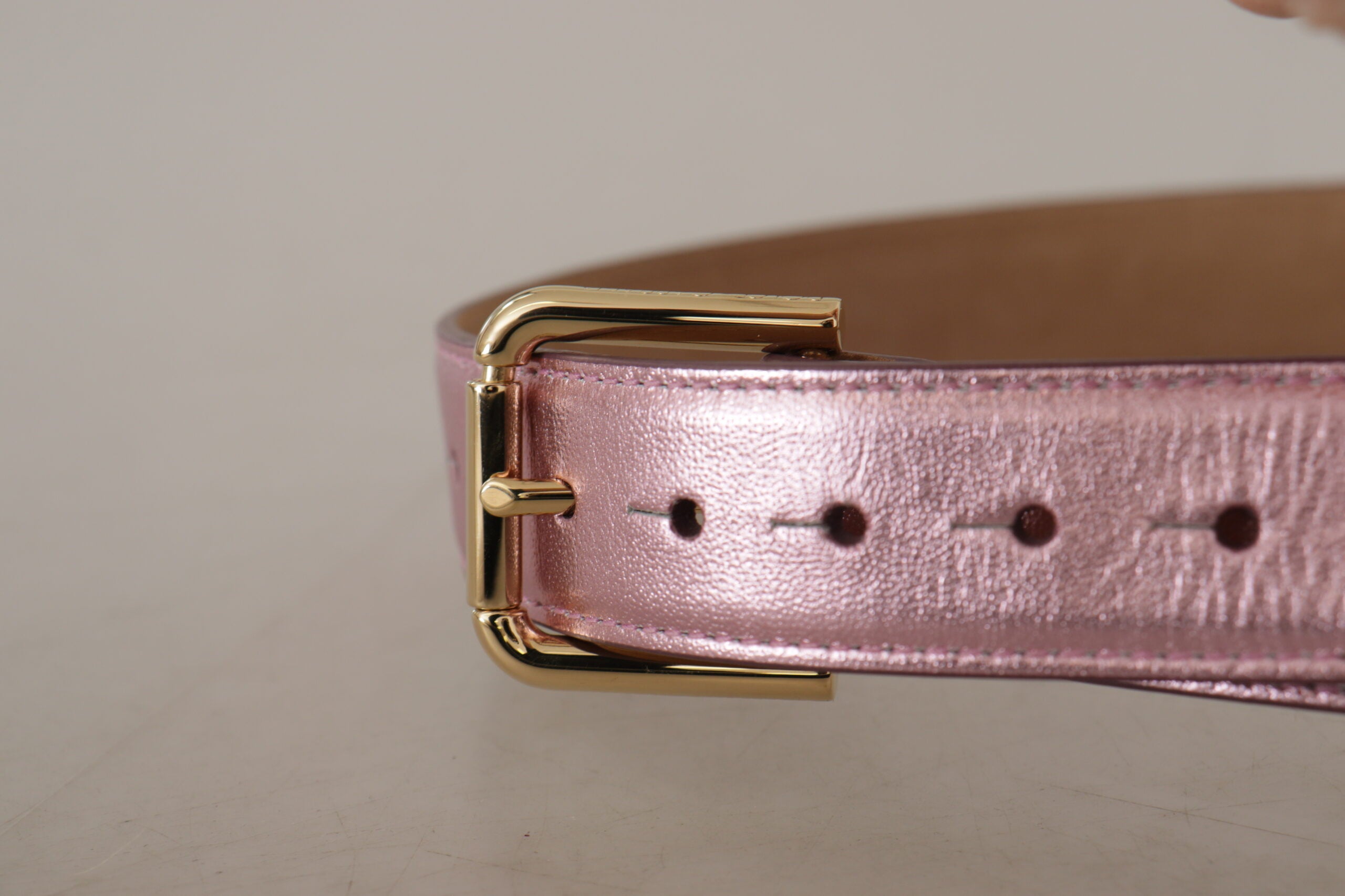 Metallic roze gepolijste leren riem met metalen gesp en logo