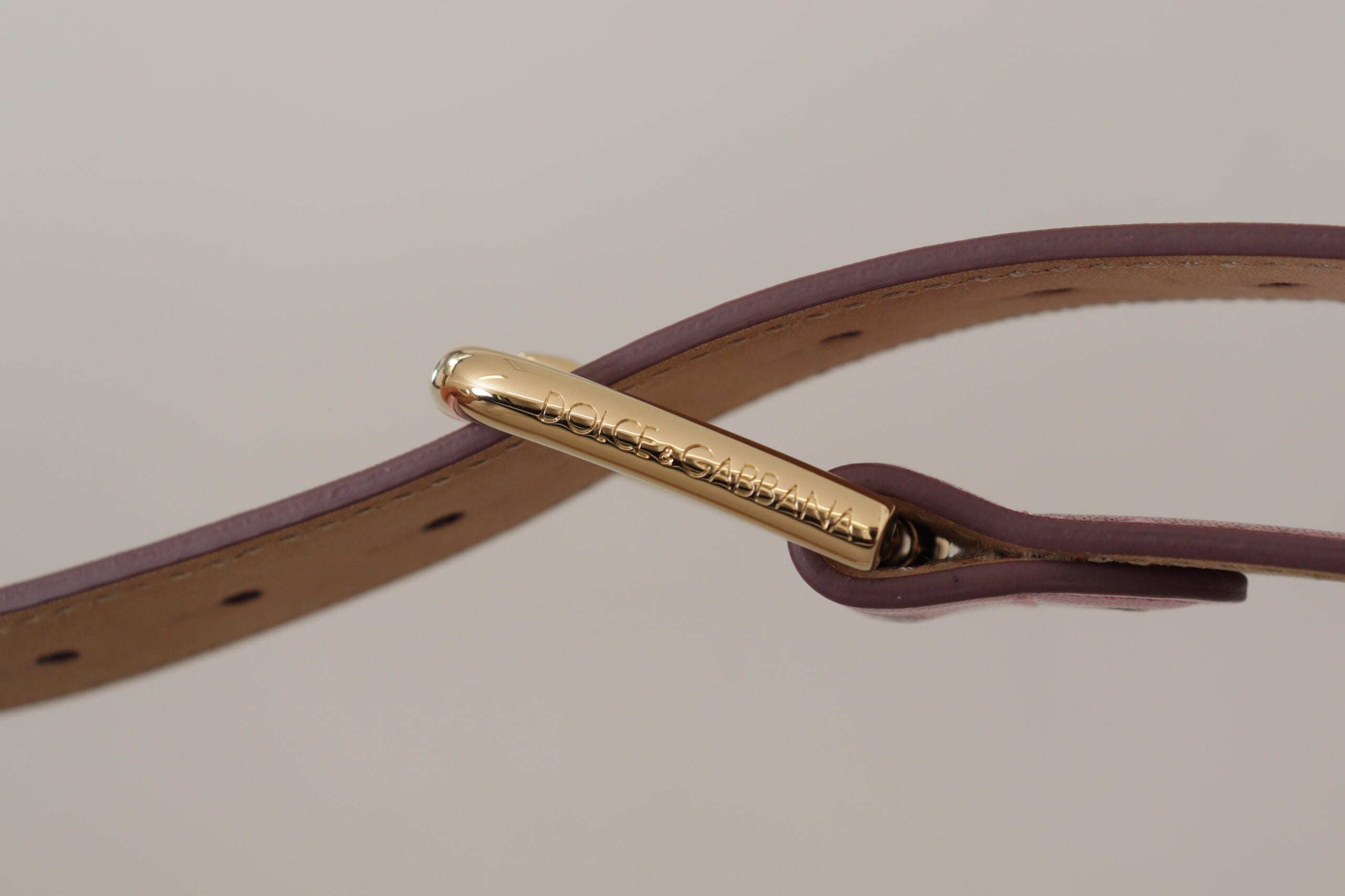 Metallic roze gepolijste leren riem met metalen gesp en logo