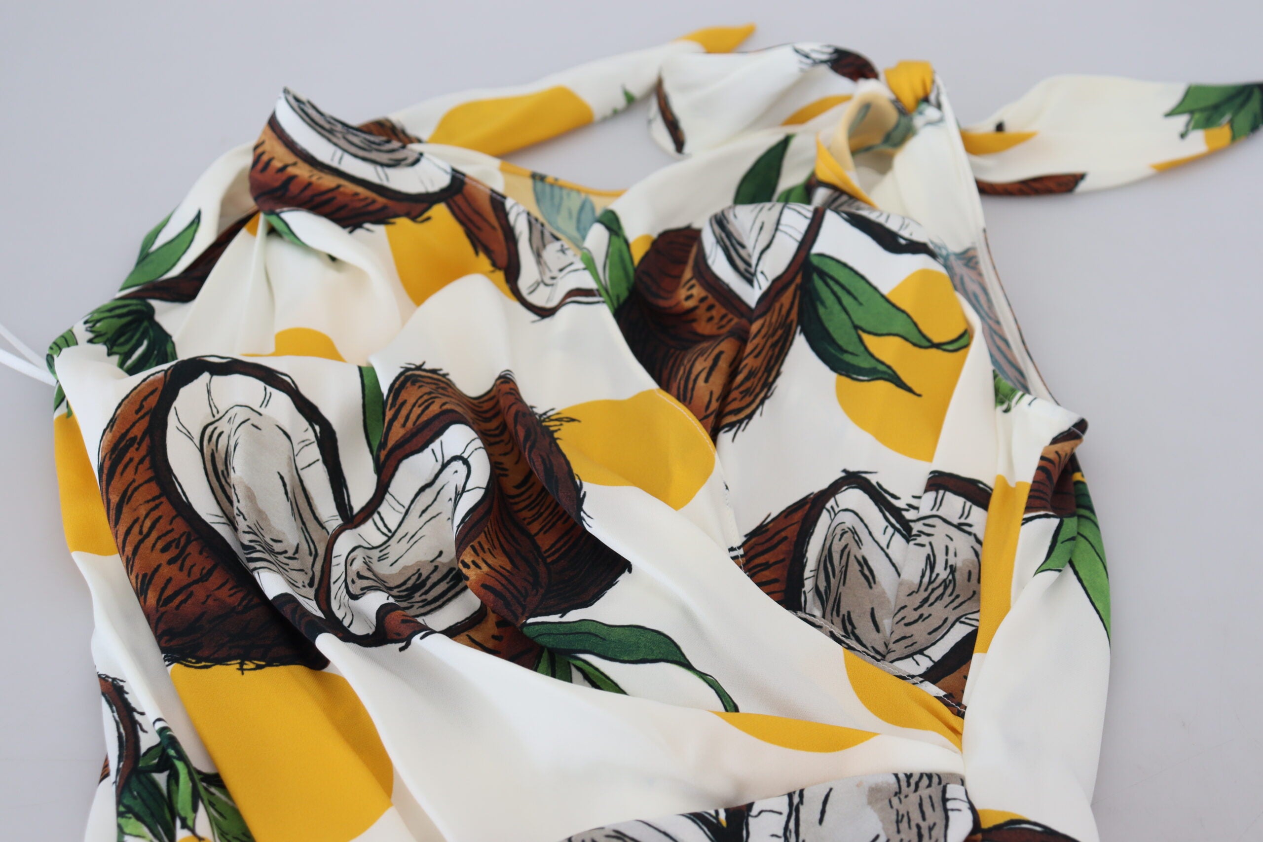 Witte, zijden mini-jurk met kokosnootprint