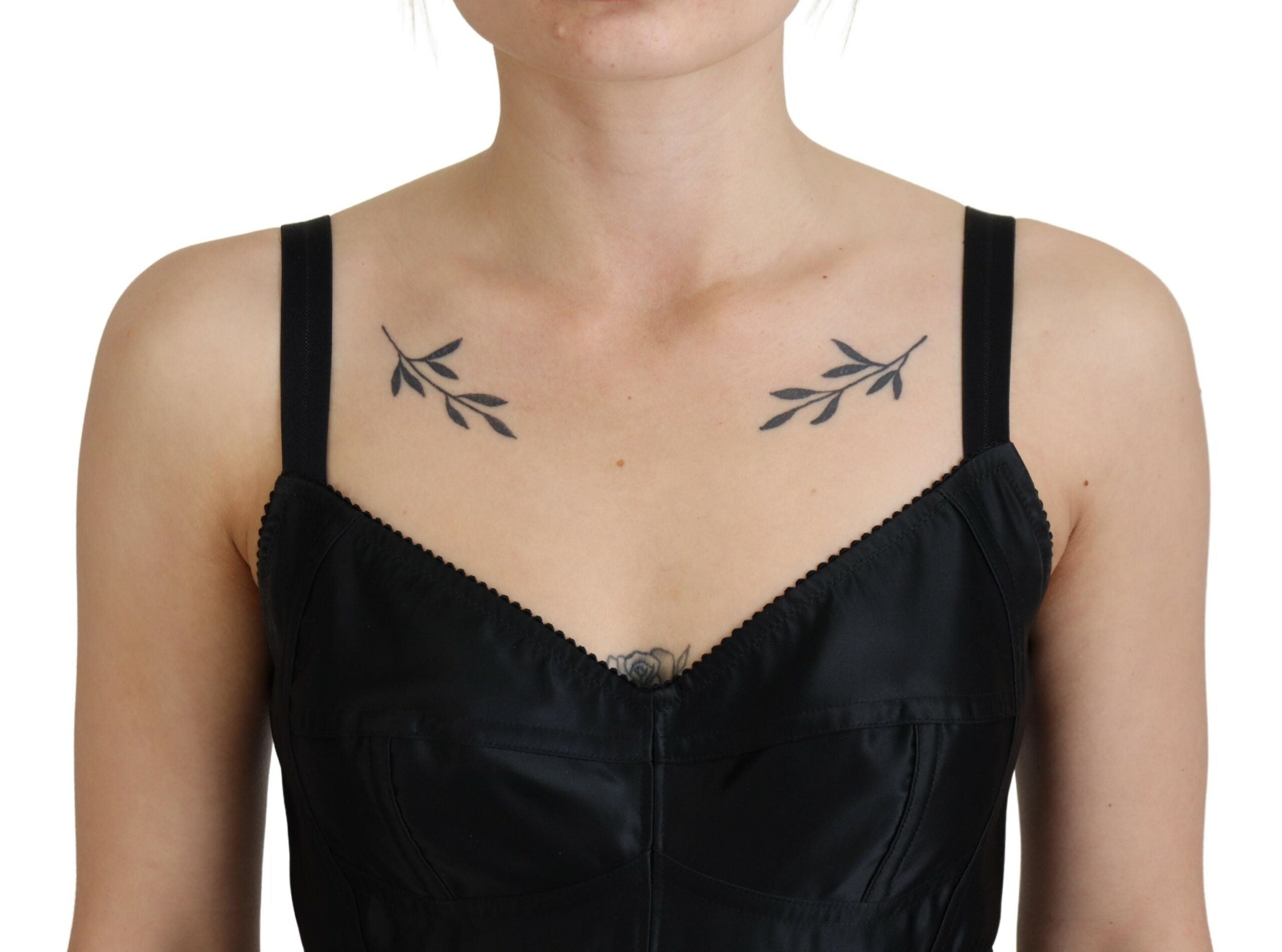 Zwarte, nauwsluitende, wollen stretch mini-jurk