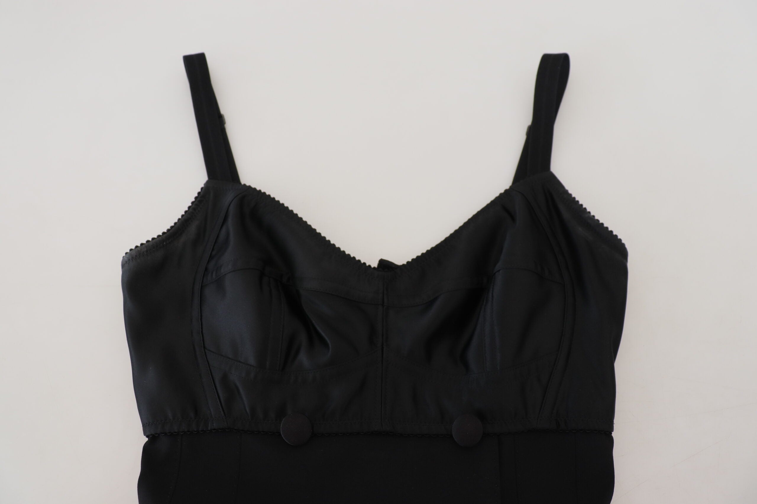 Zwarte, nauwsluitende, wollen stretch mini-jurk