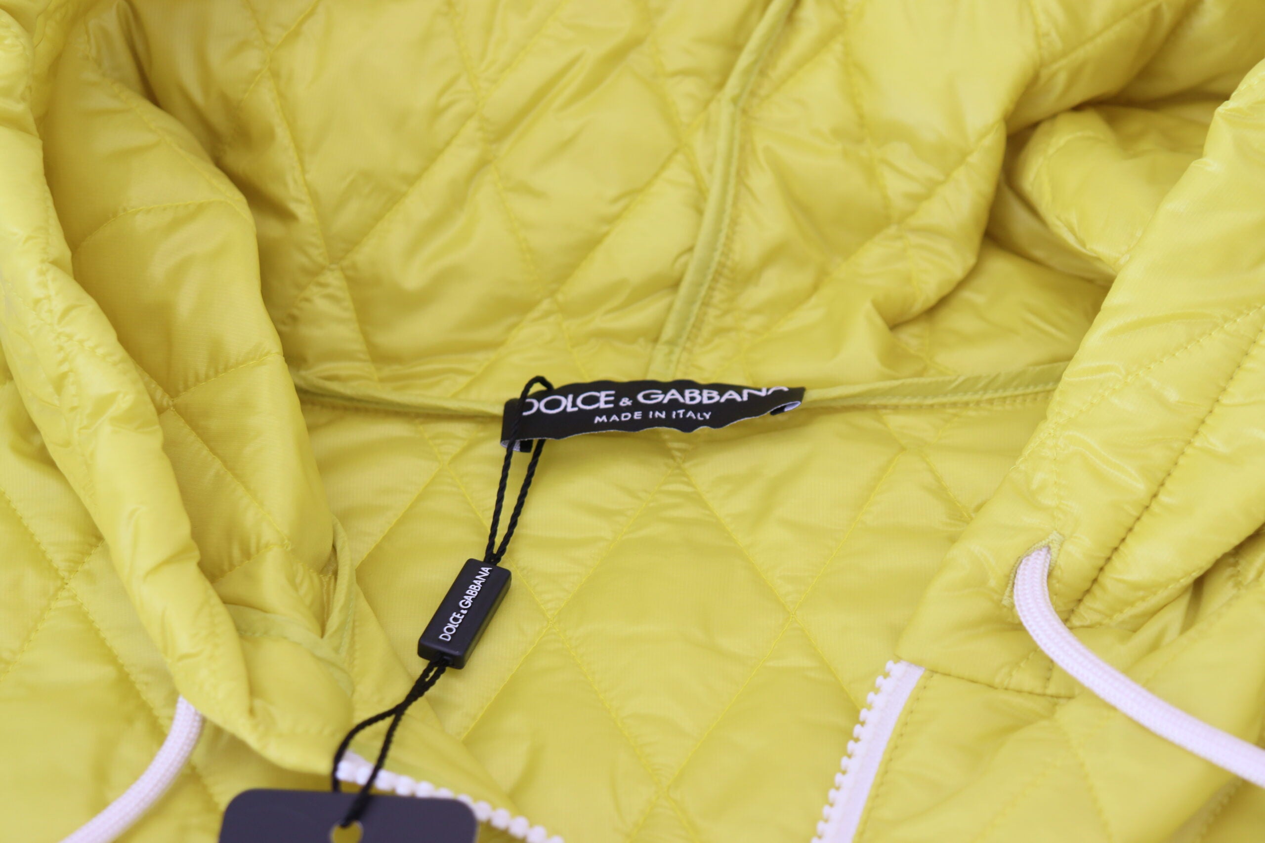 Gele nylon gewatteerde capuchontrui