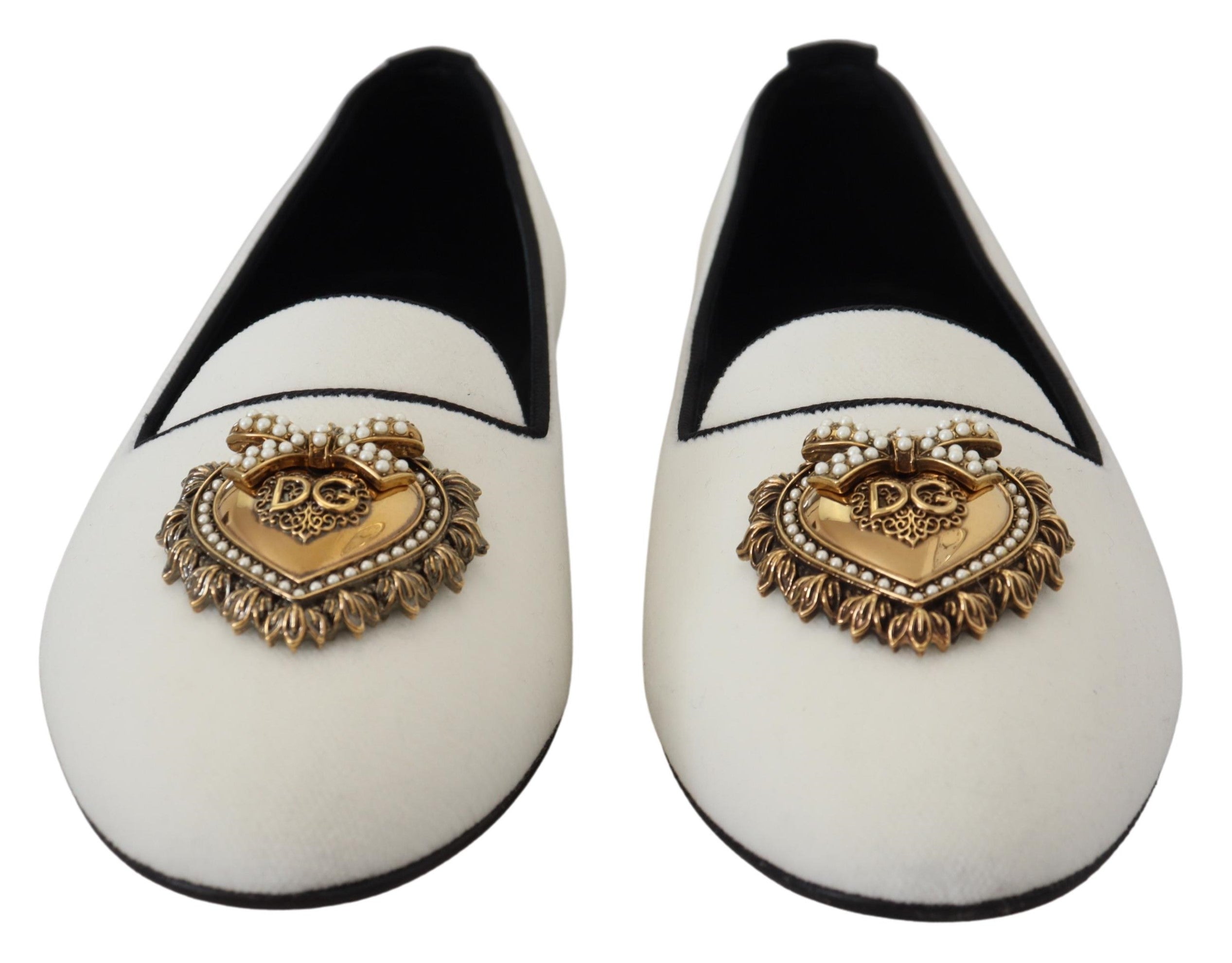 Witte fluwelen instappers, loafers en platte schoenen