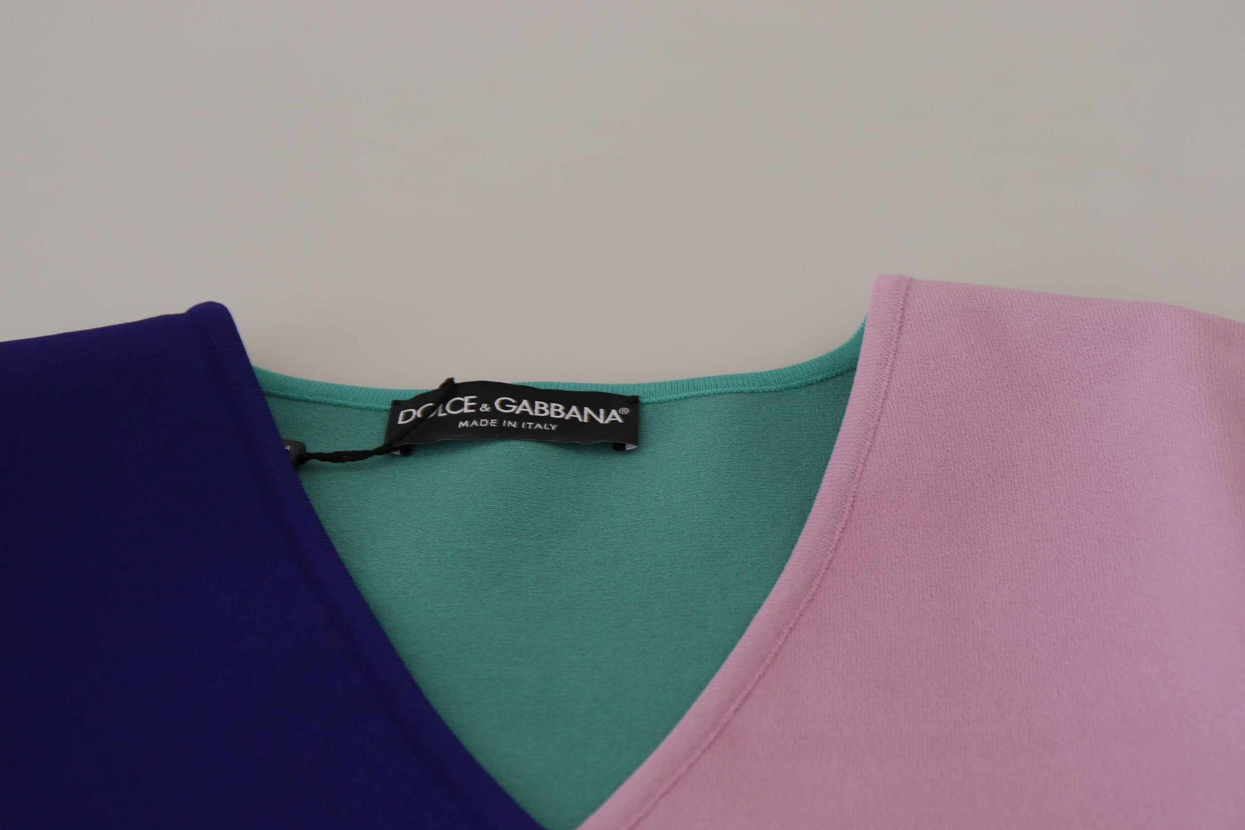 Veelkleurige V-hals viscose trui met lange mouwen