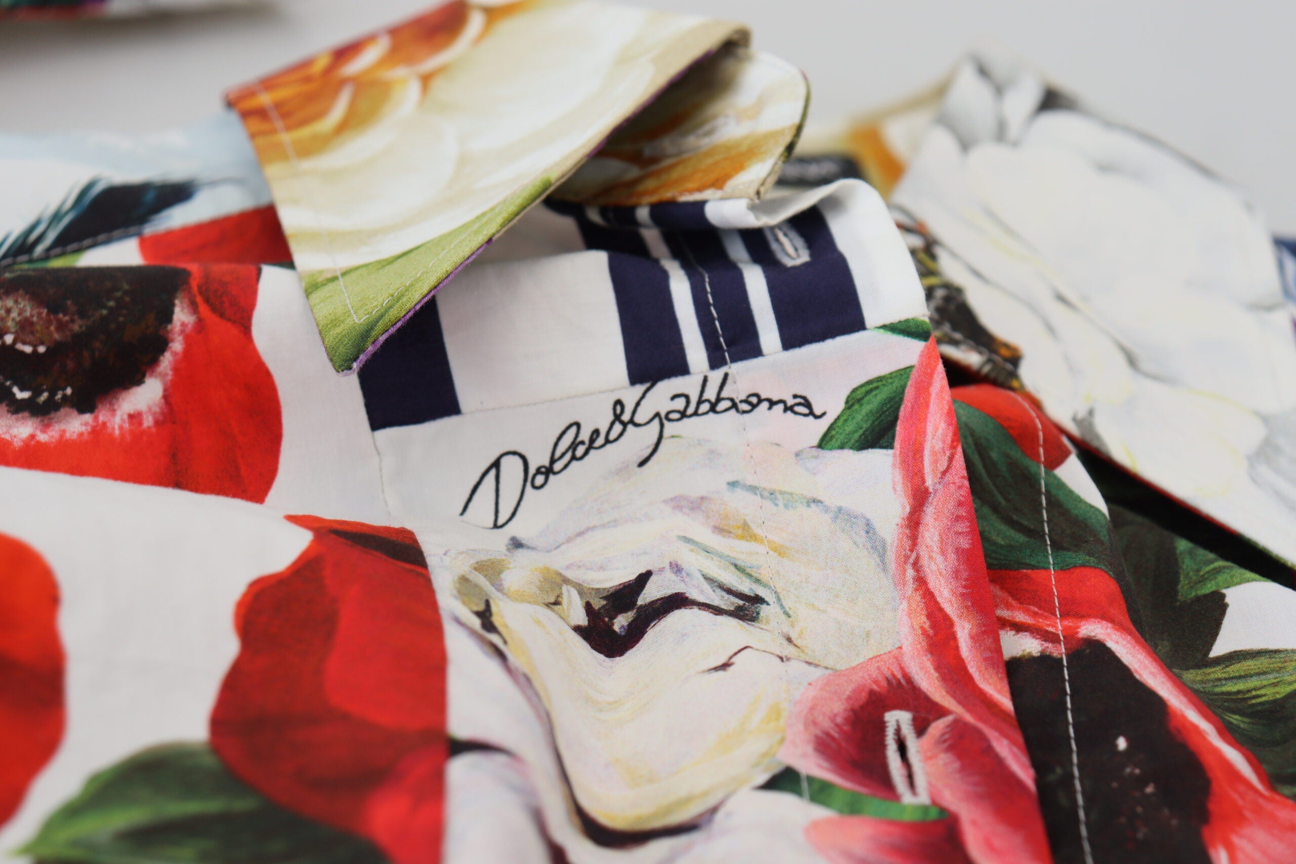 Veelkleurige katoenen blouse met bloemenprint en kraag