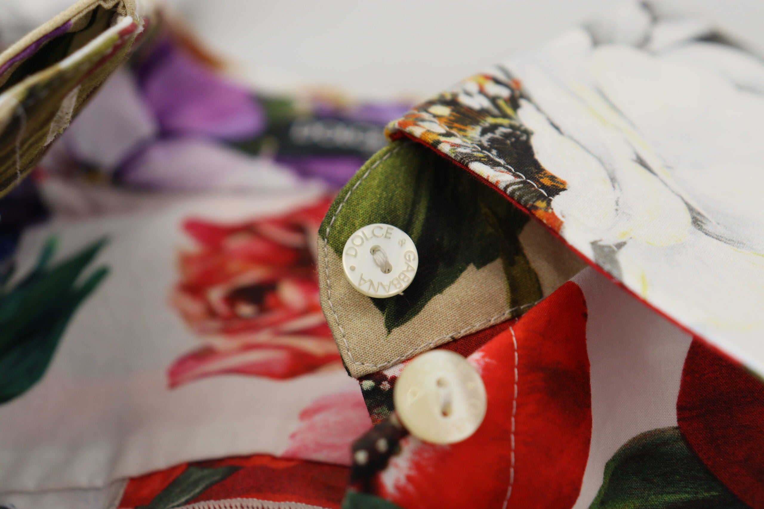 Veelkleurige katoenen blouse met bloemenprint en kraag