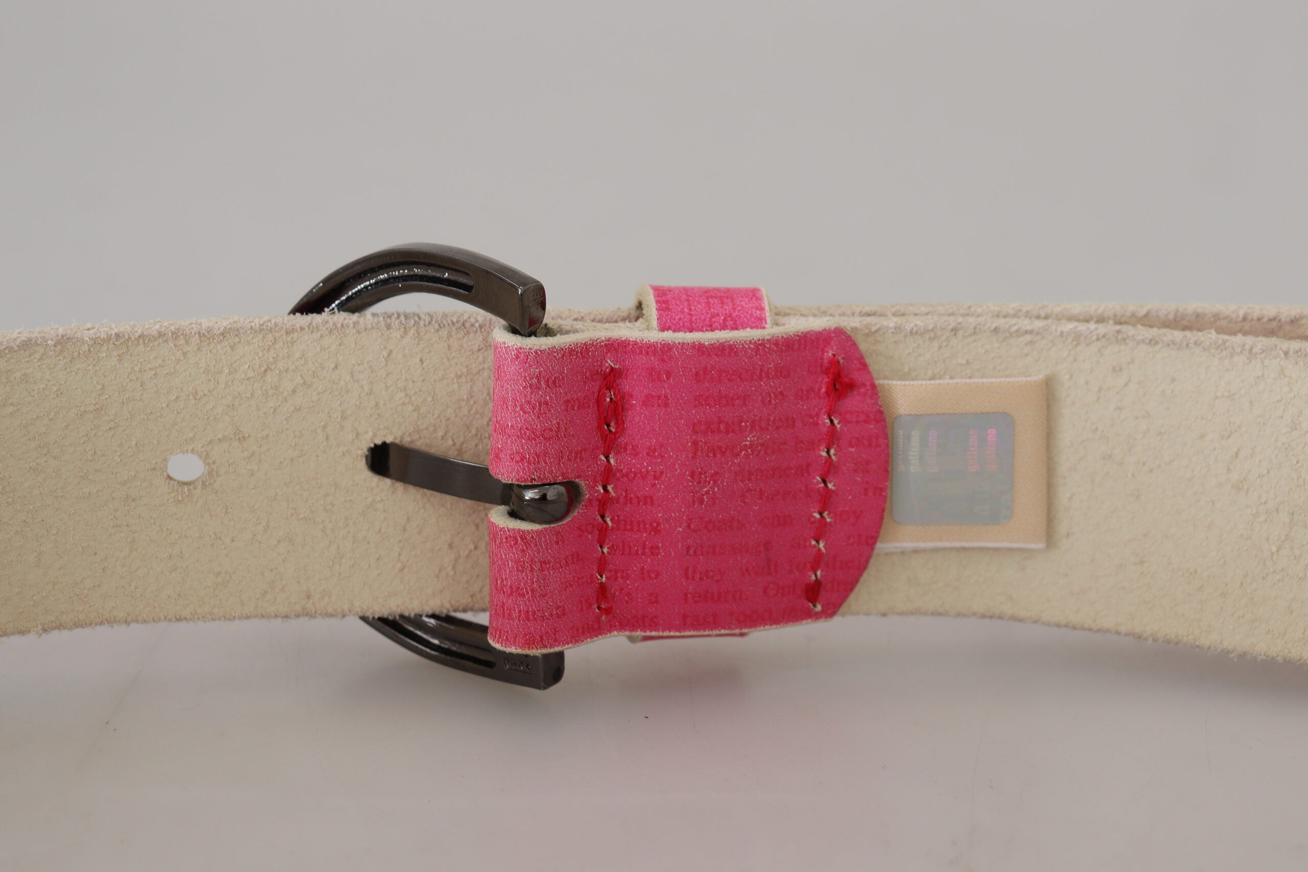 Roze leren riem met ronde gesp en letterlogo