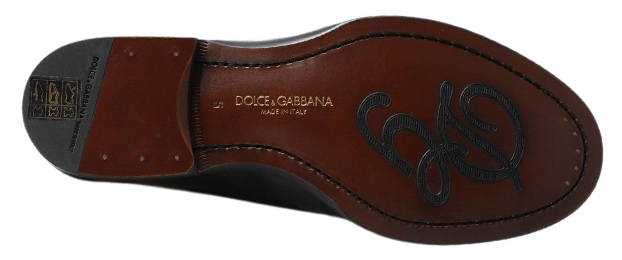 Zwarte leren pantoffels met stiksels