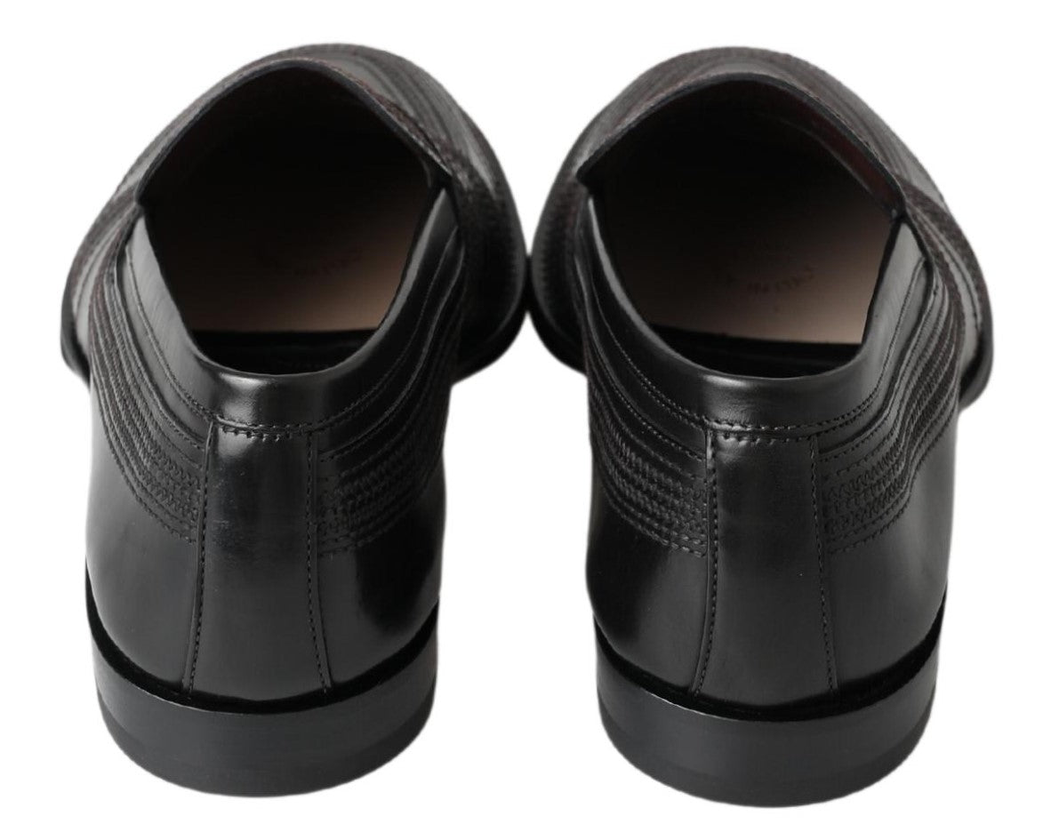 Zwarte leren pantoffels met stiksels