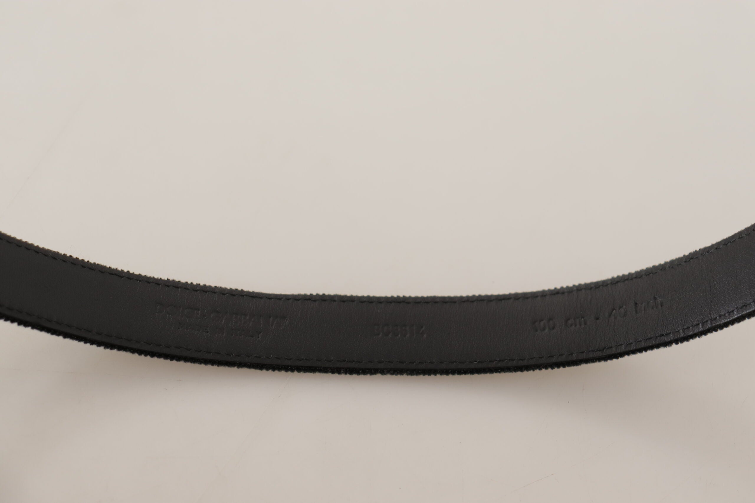 Zwarte casual fluwelen zilveren metalen logo gesp riem