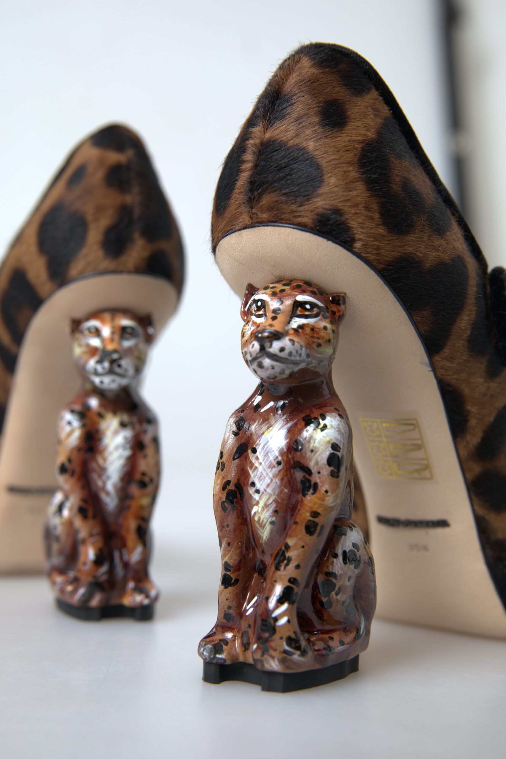 Zwarte bruine kalfsleer Mary Jane pump schoenen met luipaardhak