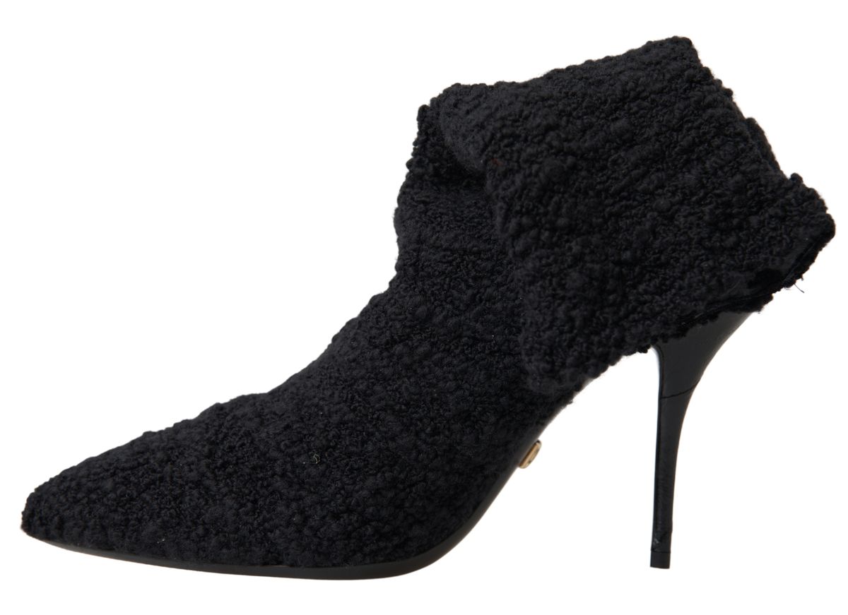 Zwarte stiletto hakken, halfhoge laarzen