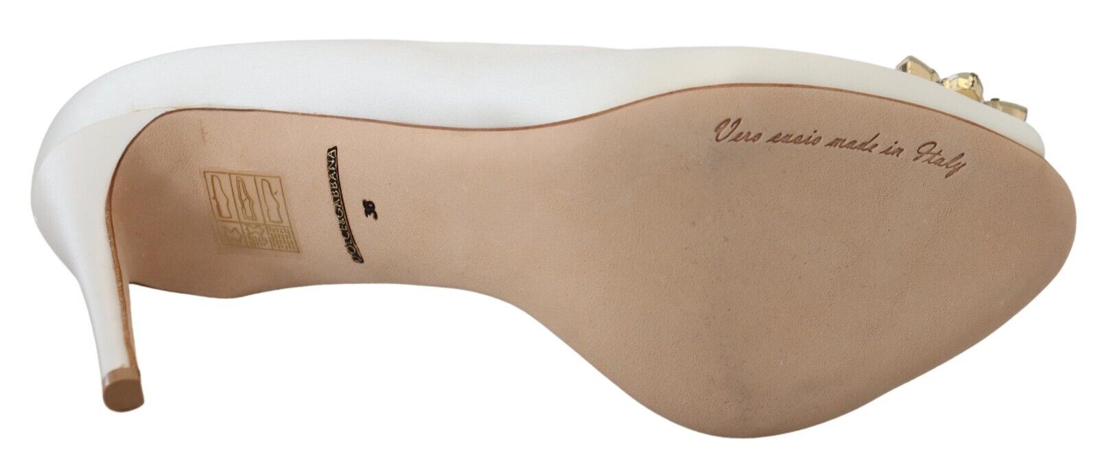 Satijnen pumps met peeptoe en witte kristallen