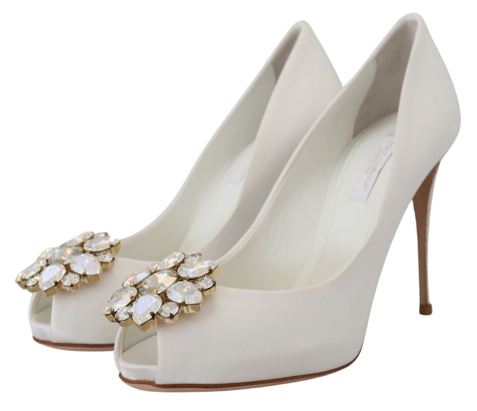 Satijnen pumps met peeptoe en witte kristallen