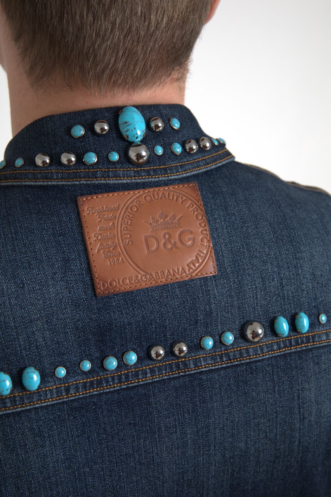 Blauwe denim turquoise stenen studs jas