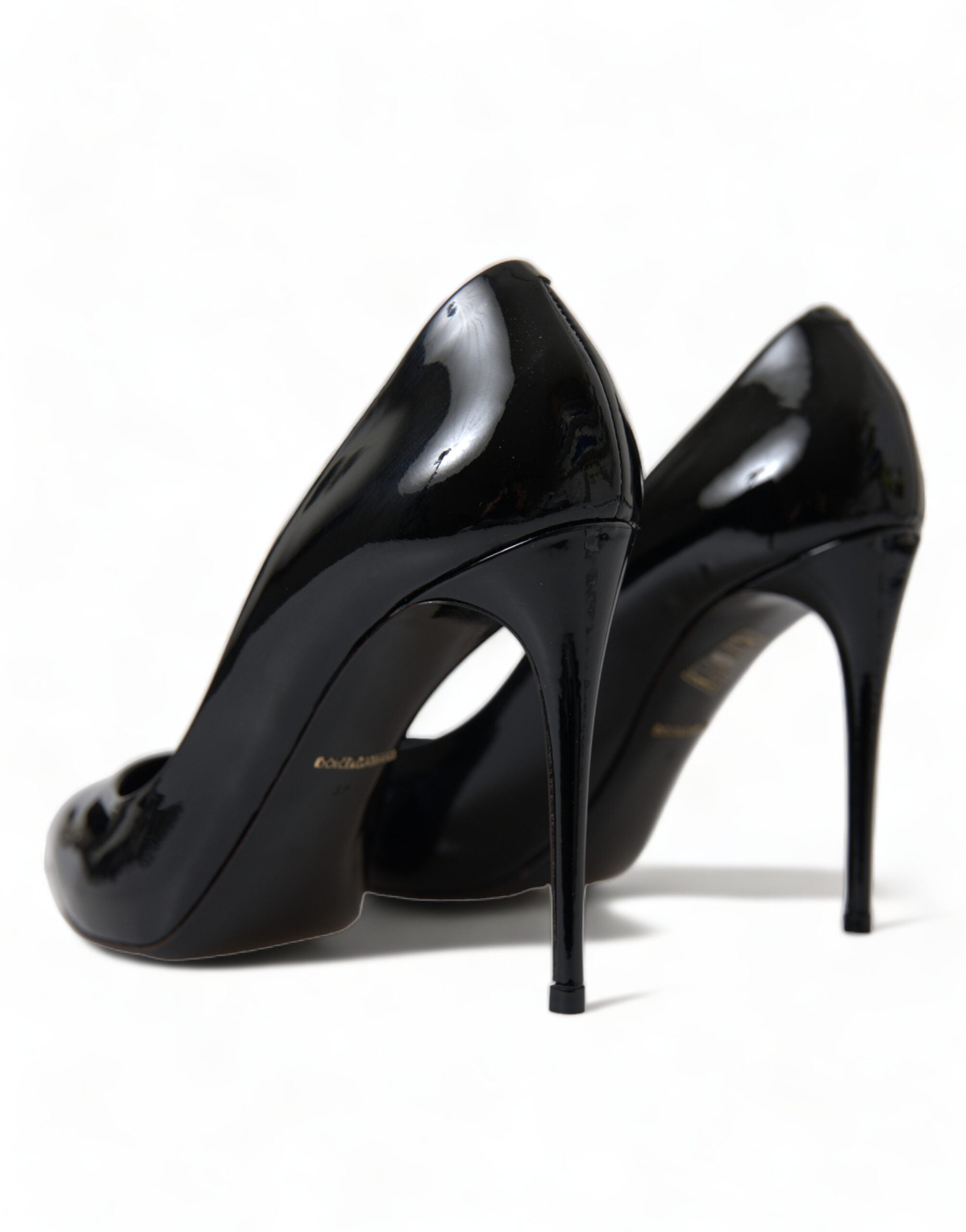 Zwarte lakleren pumps met hakken