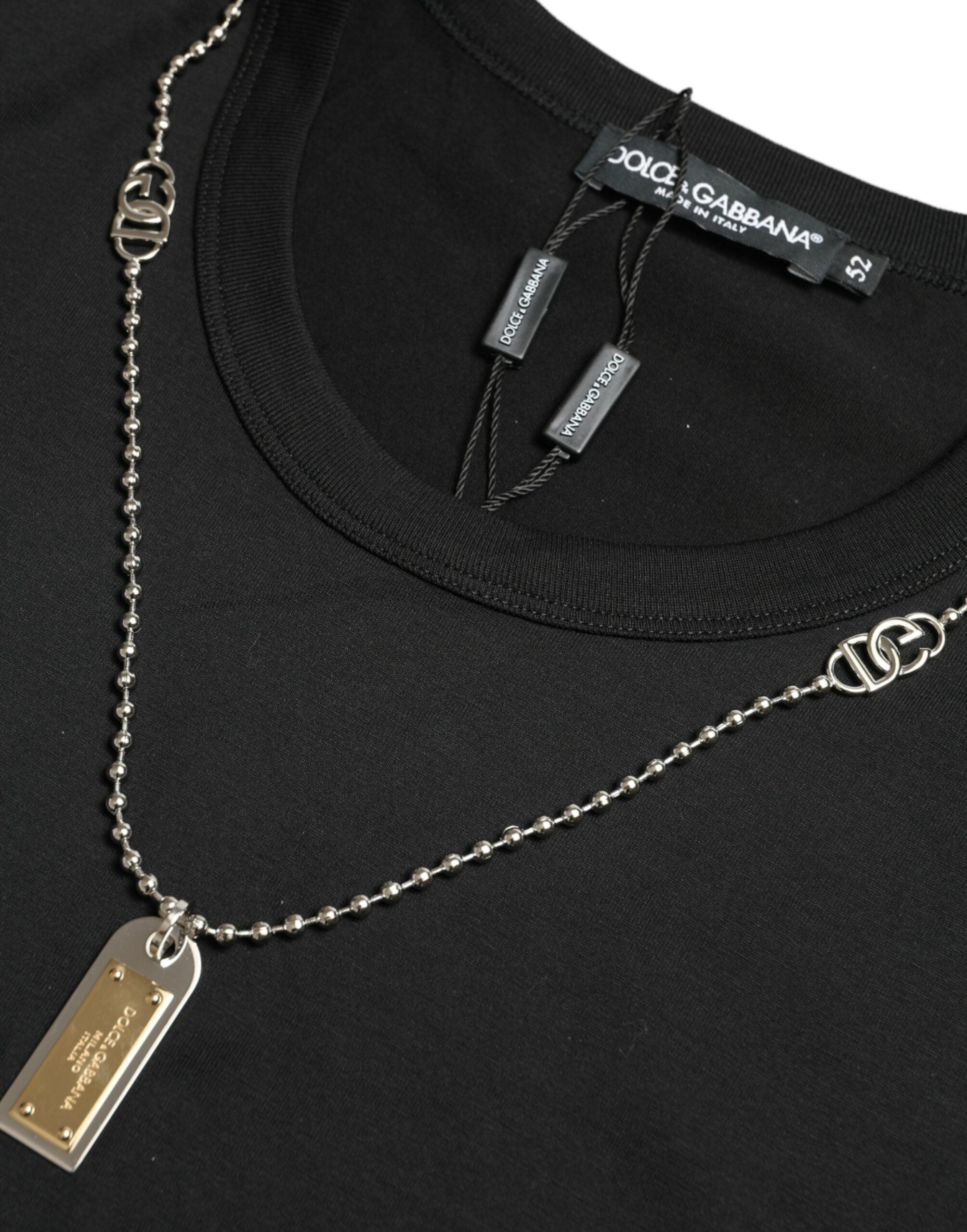 Zwart katoenen T-shirt met ronde hals en hondenpenning