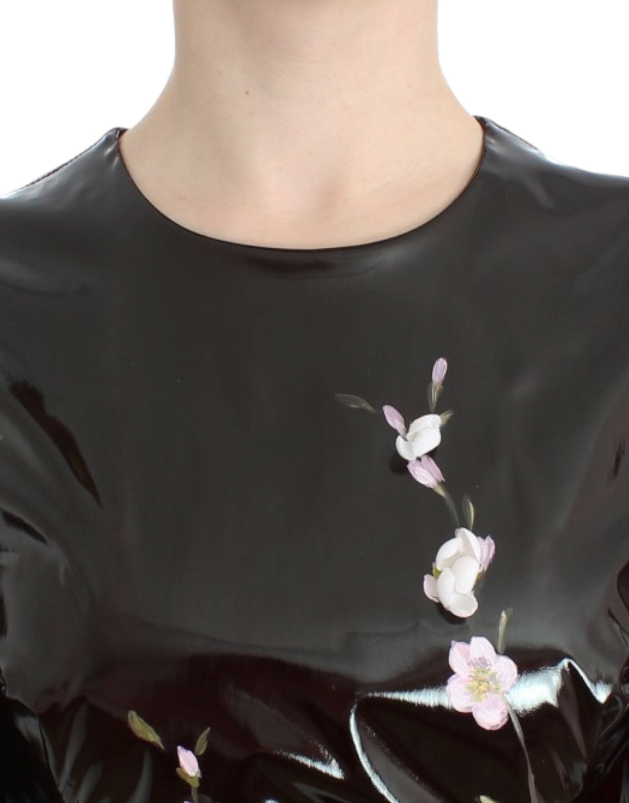 Zwarte lakjurk met HANDBESCHILDERDE bloemenprint