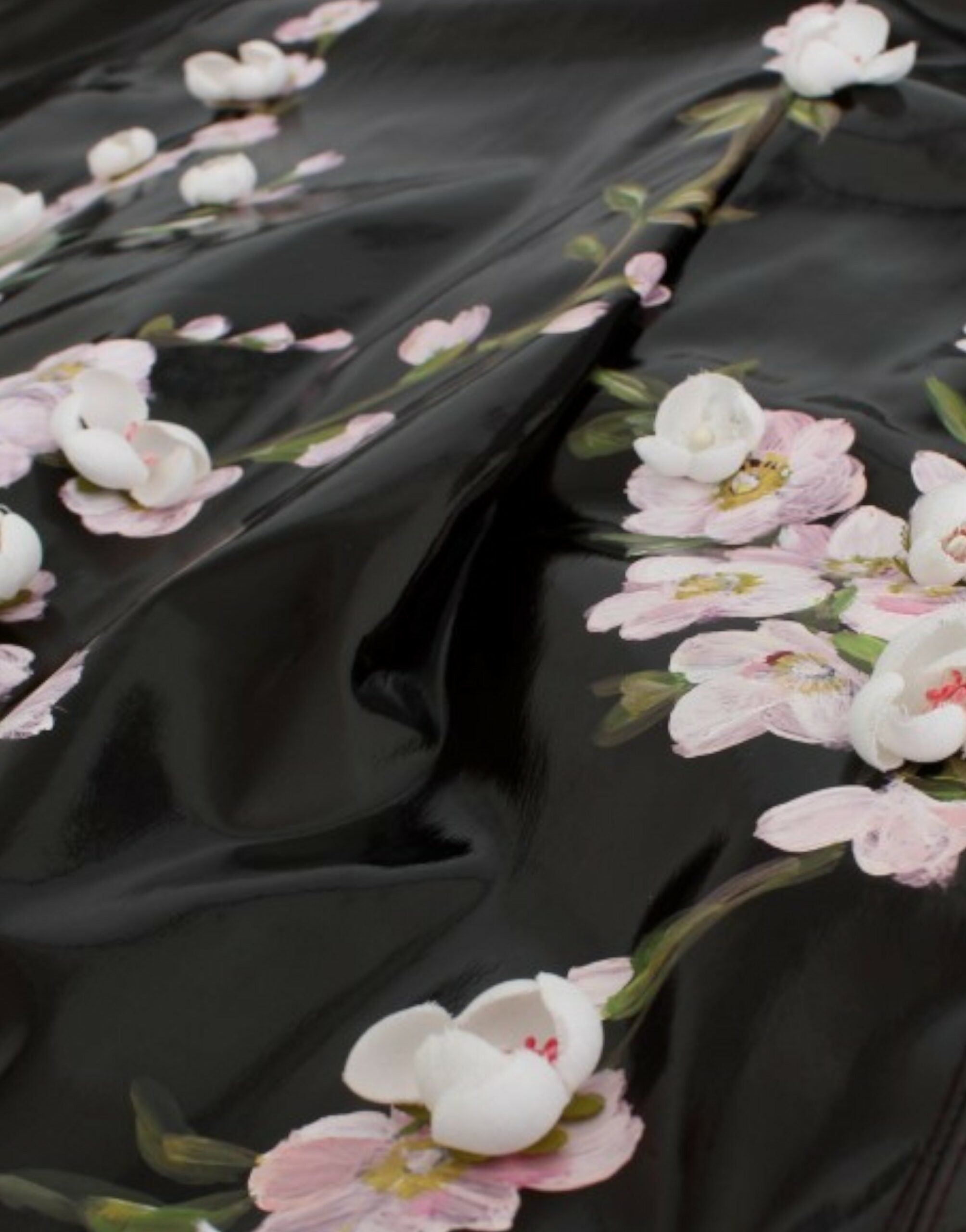 Zwarte lakjurk met HANDBESCHILDERDE bloemenprint