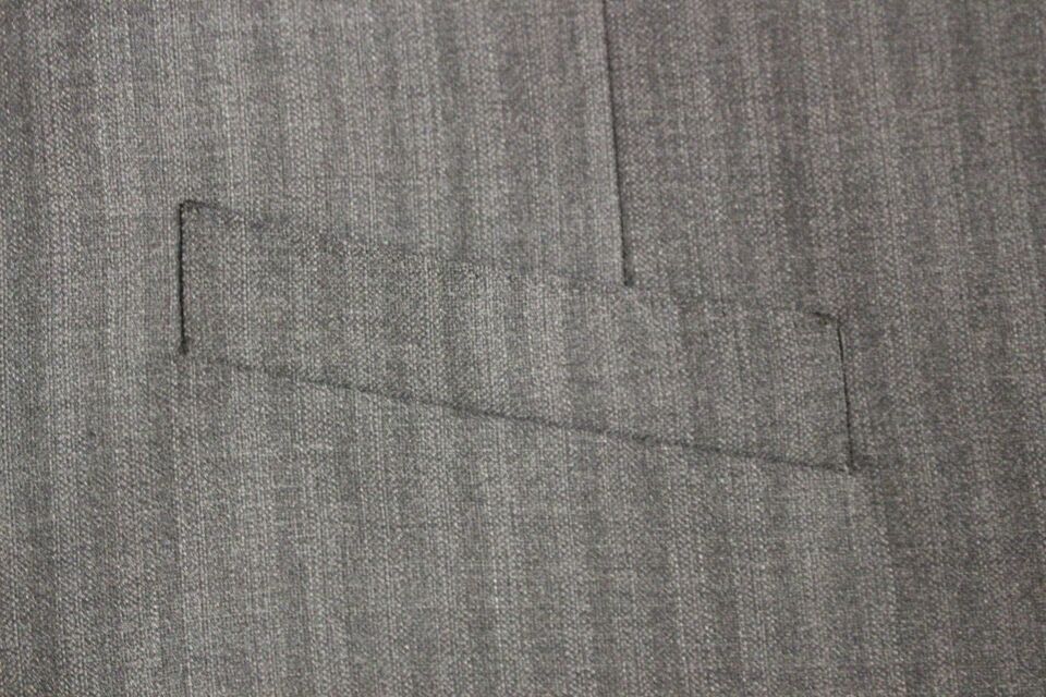 Grijs gestreept wollen enkelrijs vest