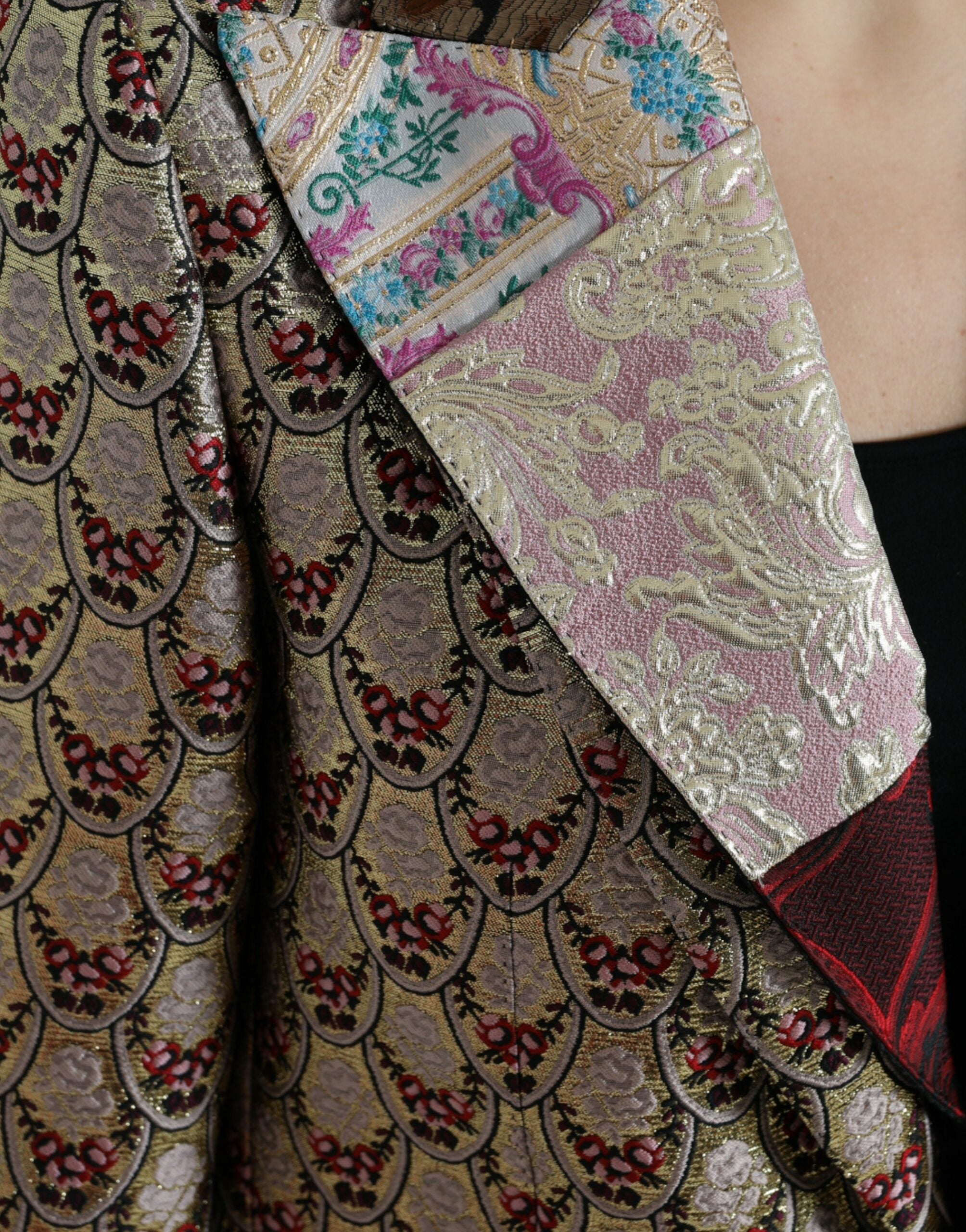 Veelkleurige jacquardjas met bloemenpatchwork