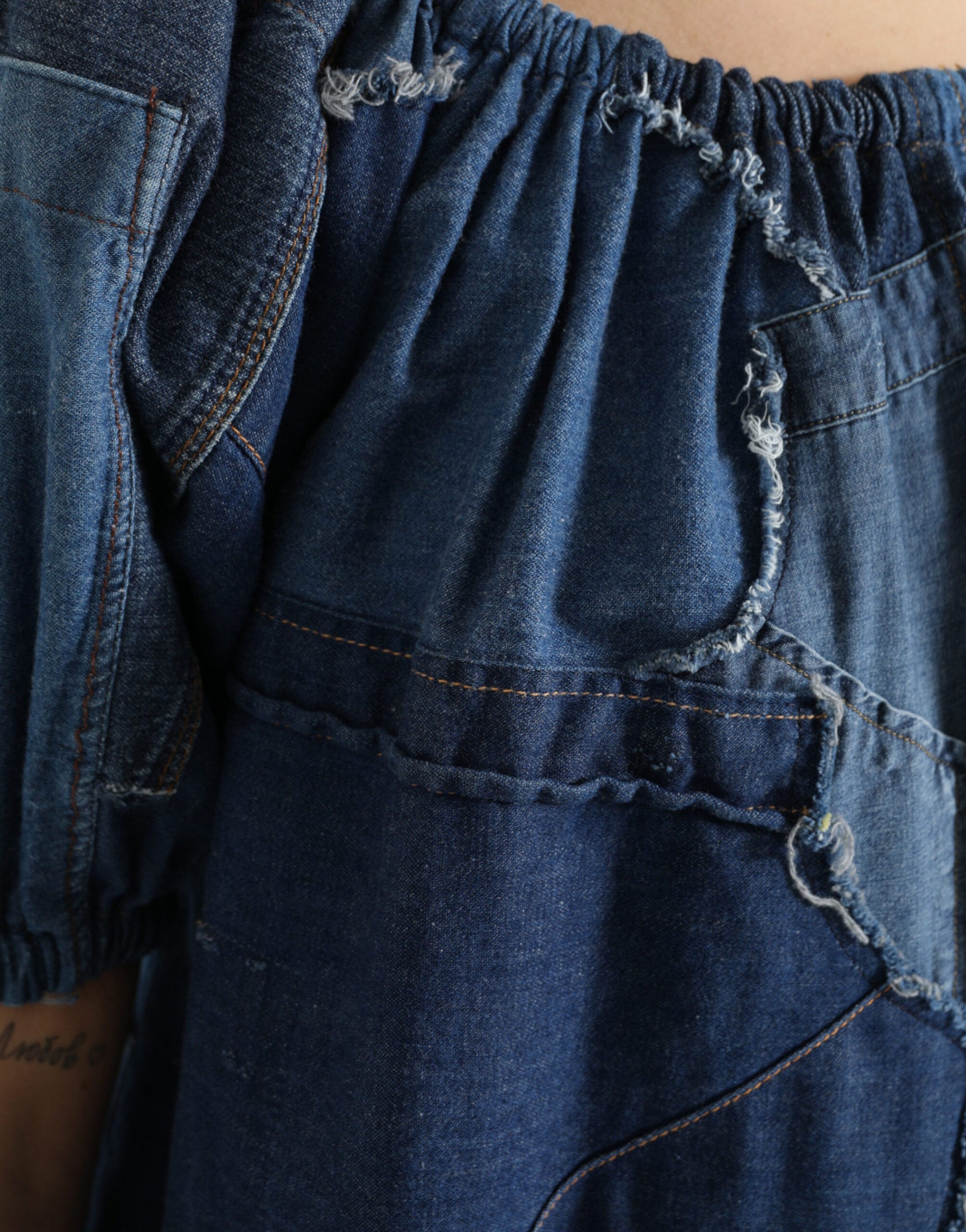 Blauwe patchwork denim blouse met korte mouwen