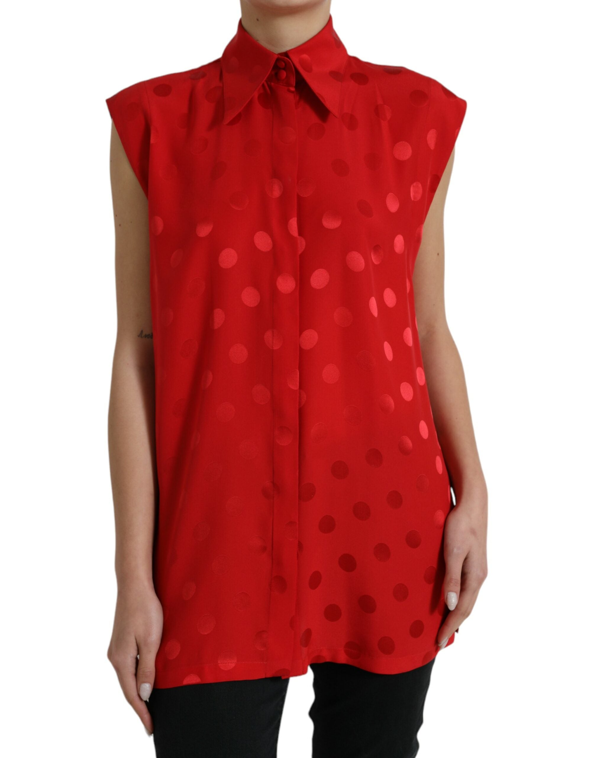 Rode blouse met kraag en mouwen met stippen