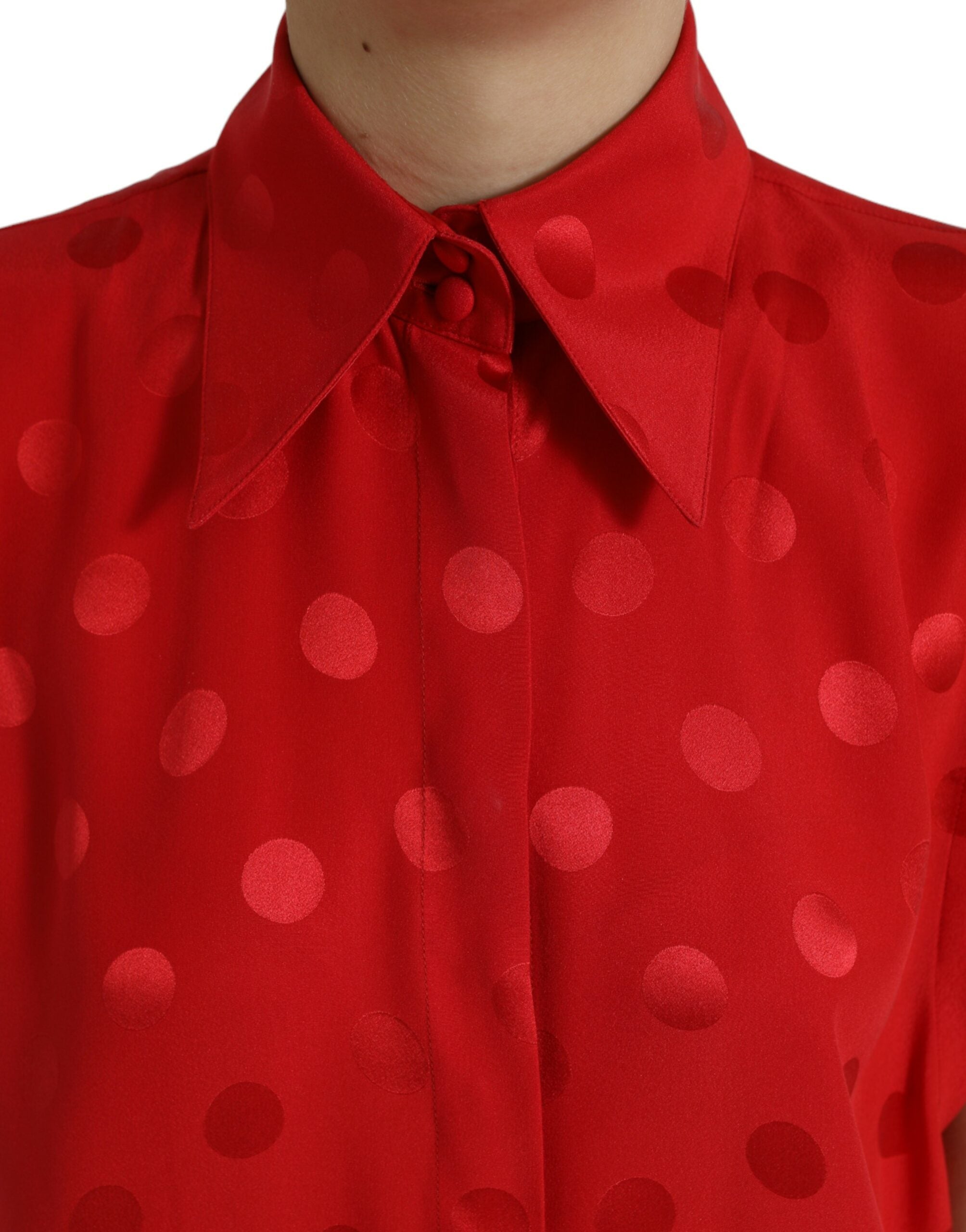 Rode blouse met kraag en mouwen met stippen